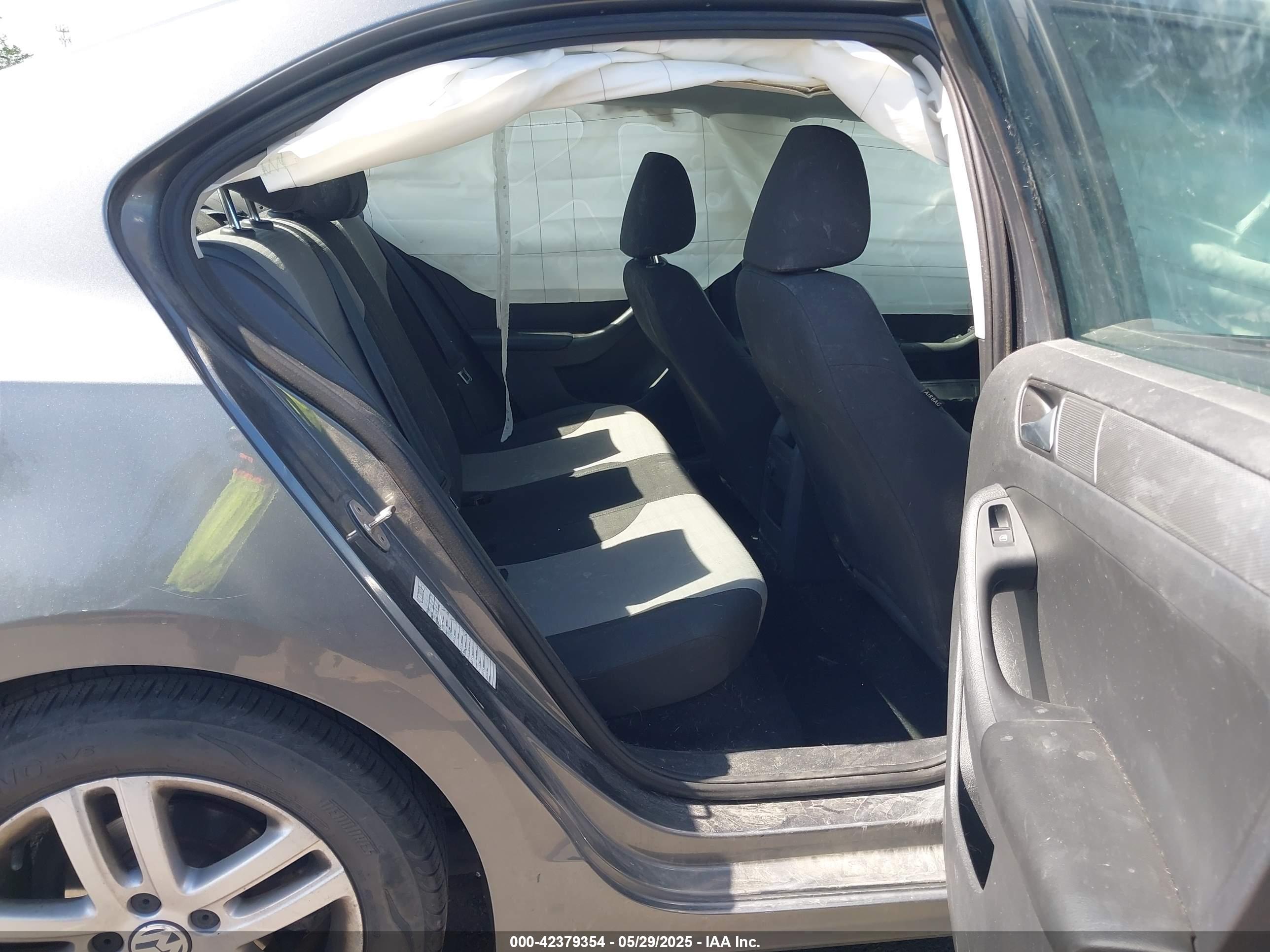 VOLKSWAGEN JETTA image 8