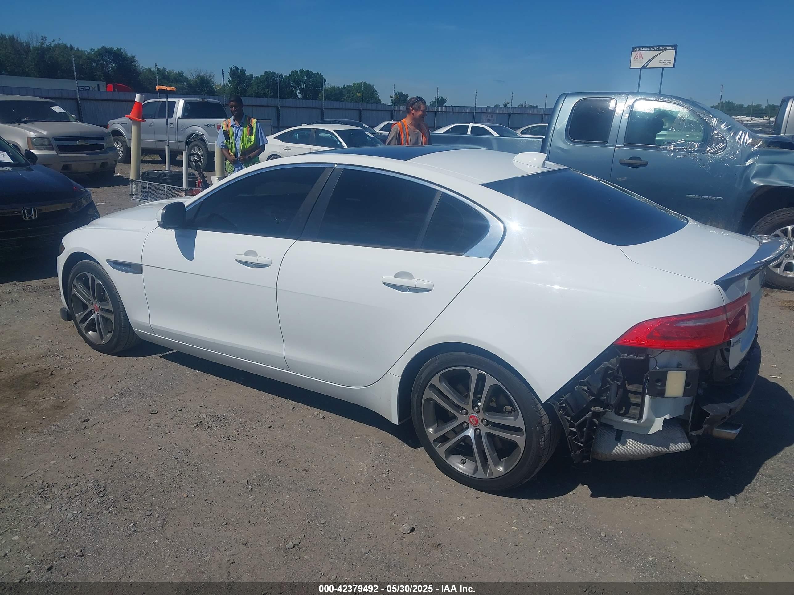 JAGUAR XE image 3