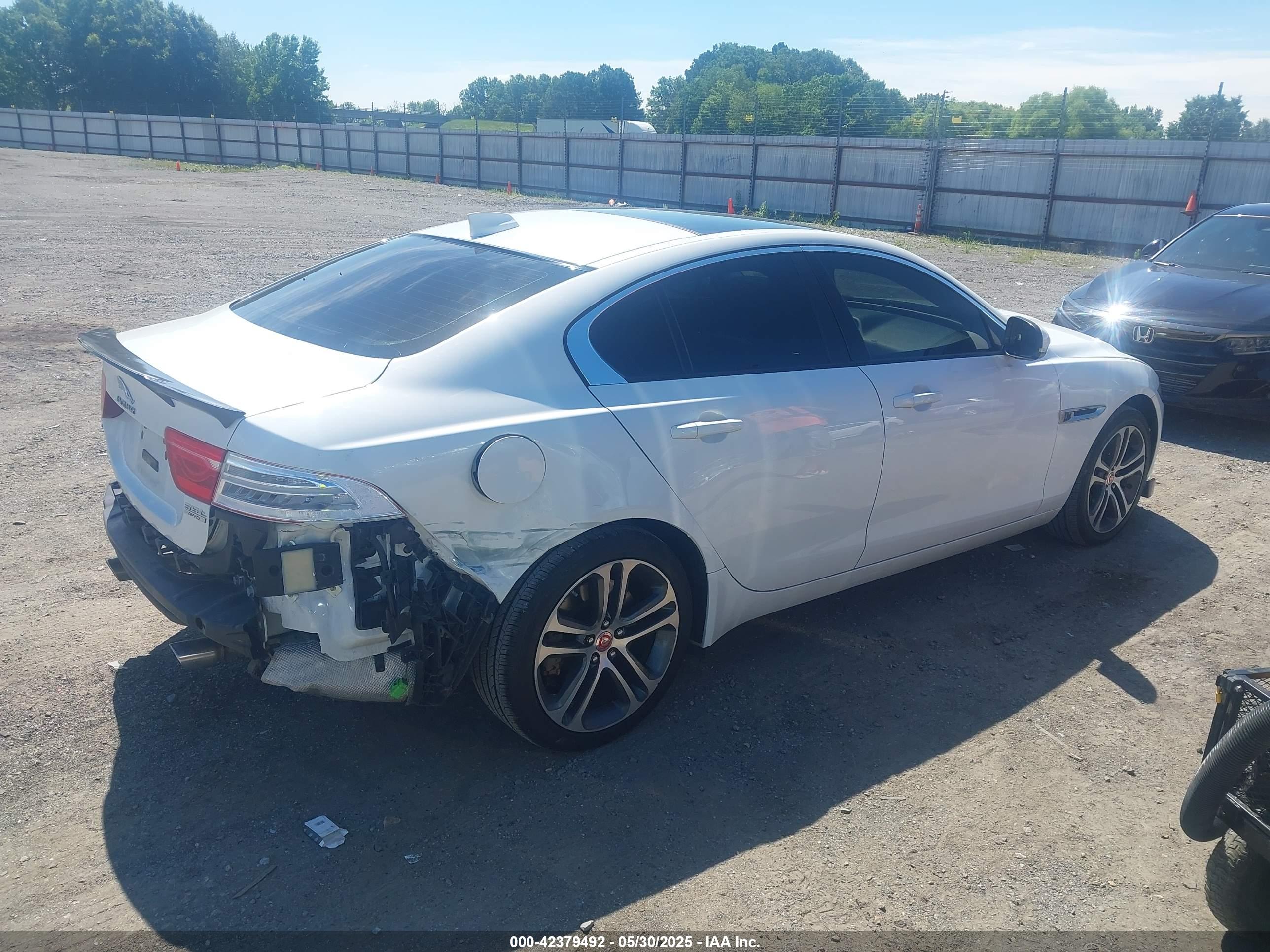 JAGUAR XE image 4