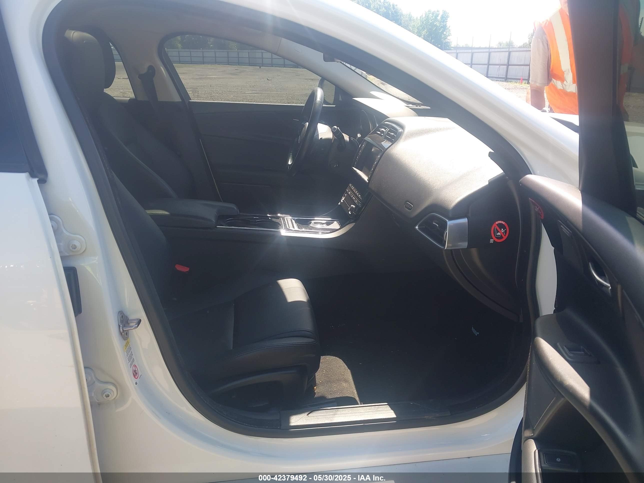 JAGUAR XE image 5