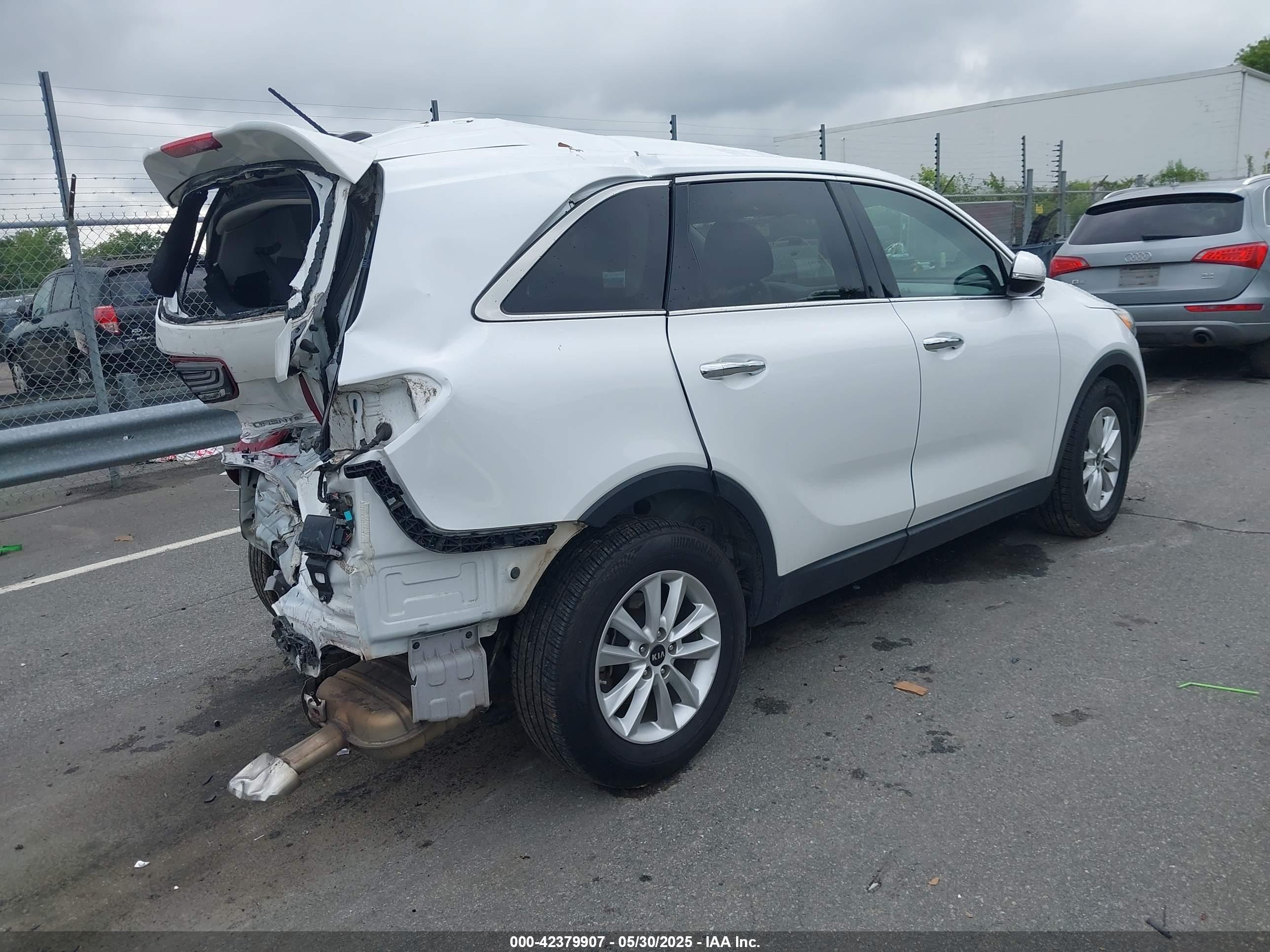 KIA SORENTO image 4