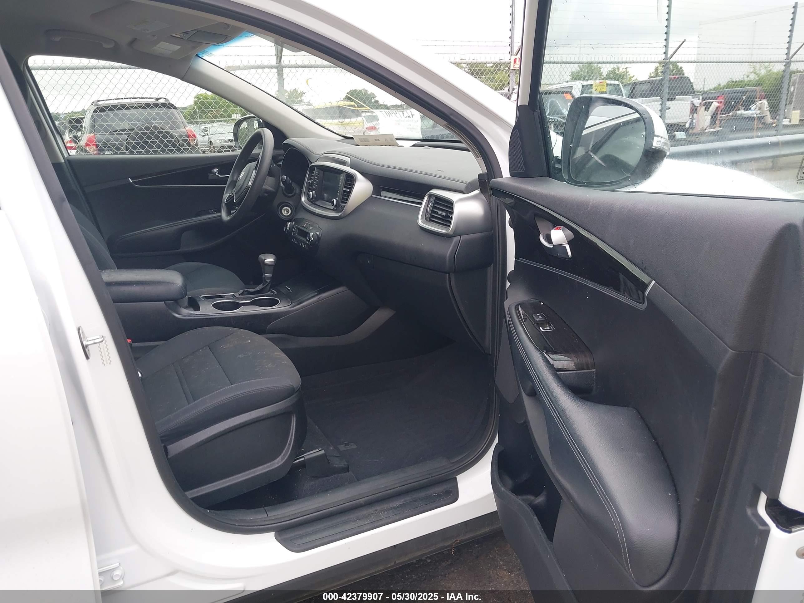 KIA SORENTO image 5