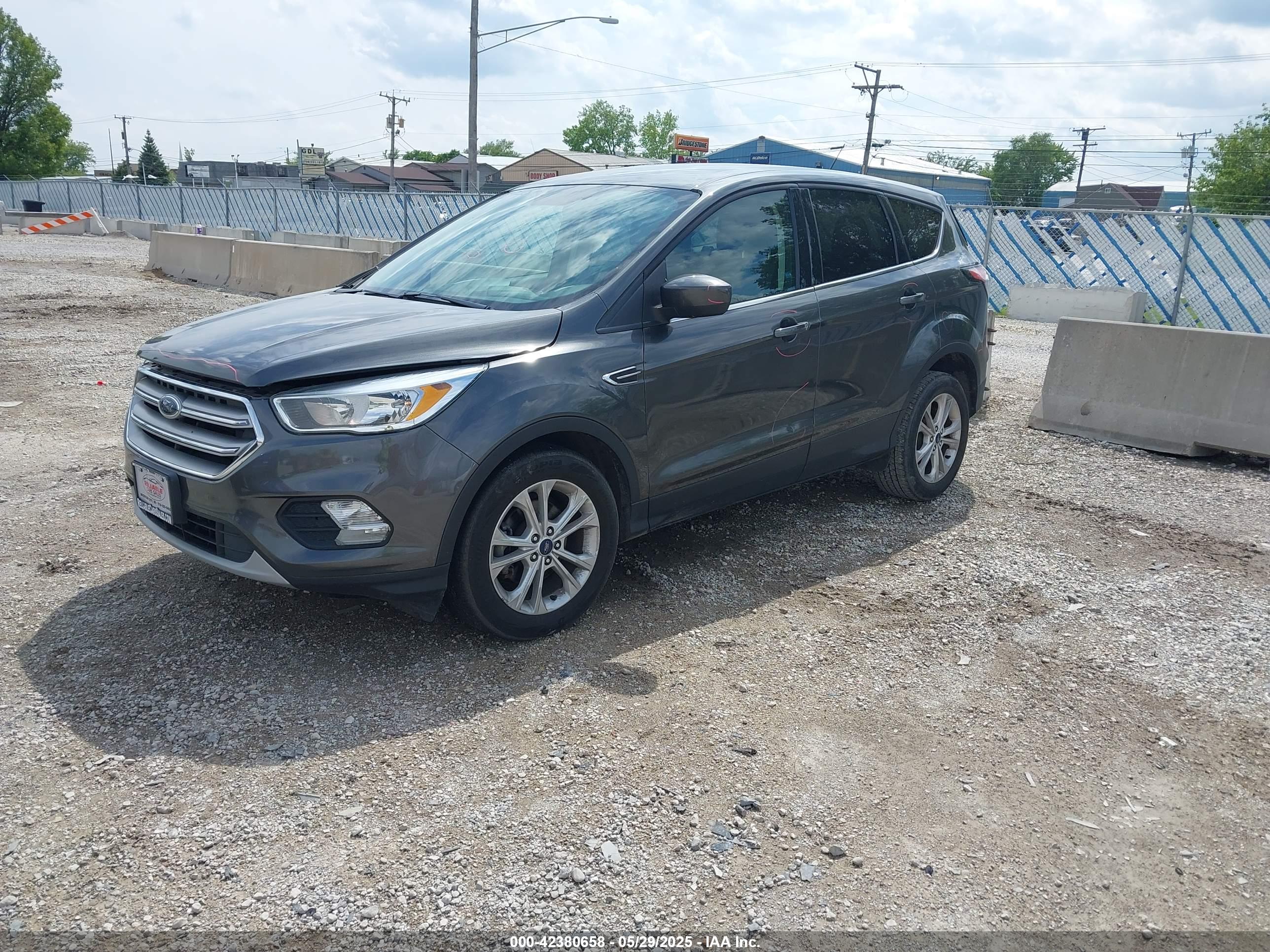 FORD ESCAPE image 2