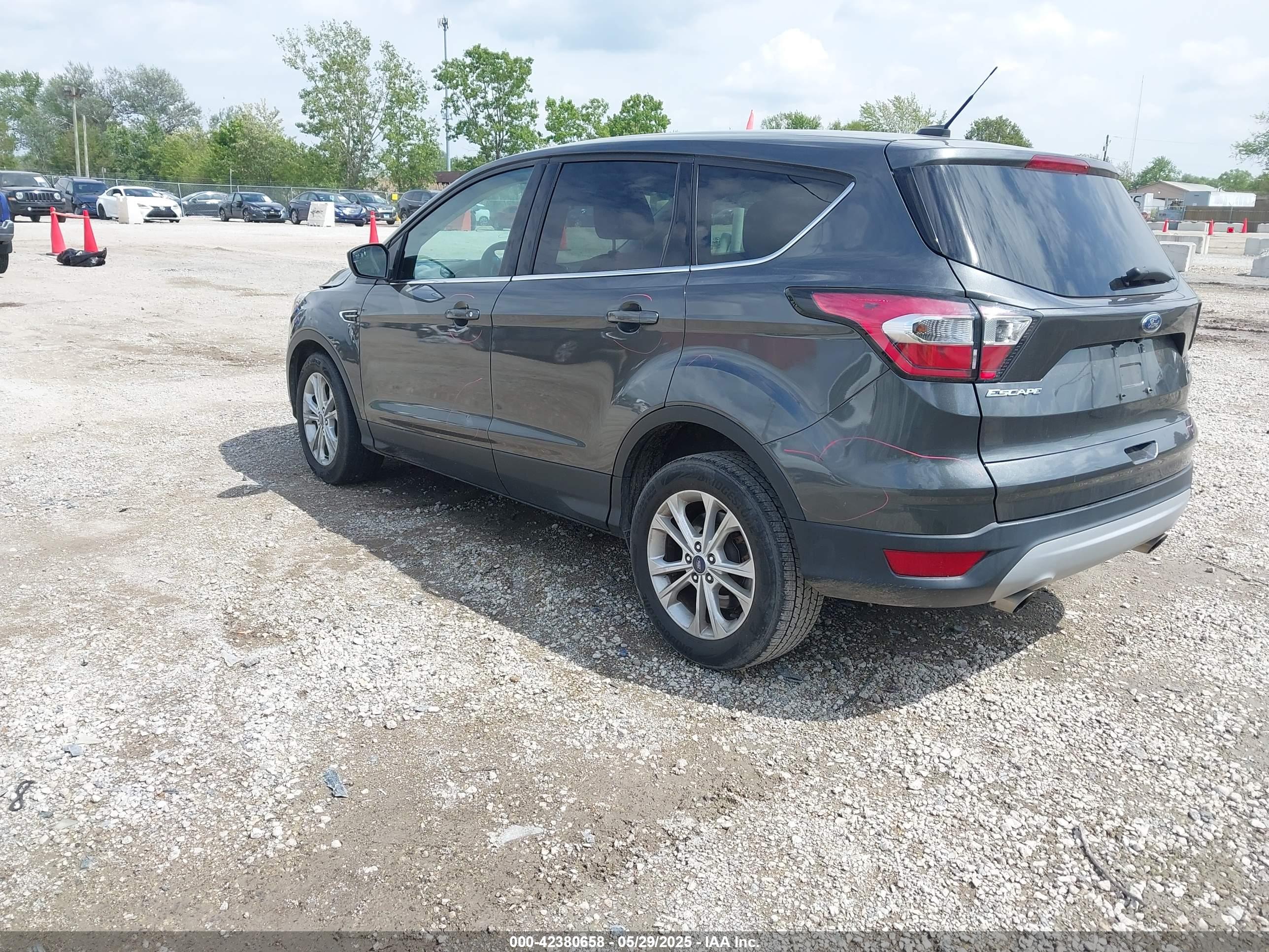 FORD ESCAPE image 3