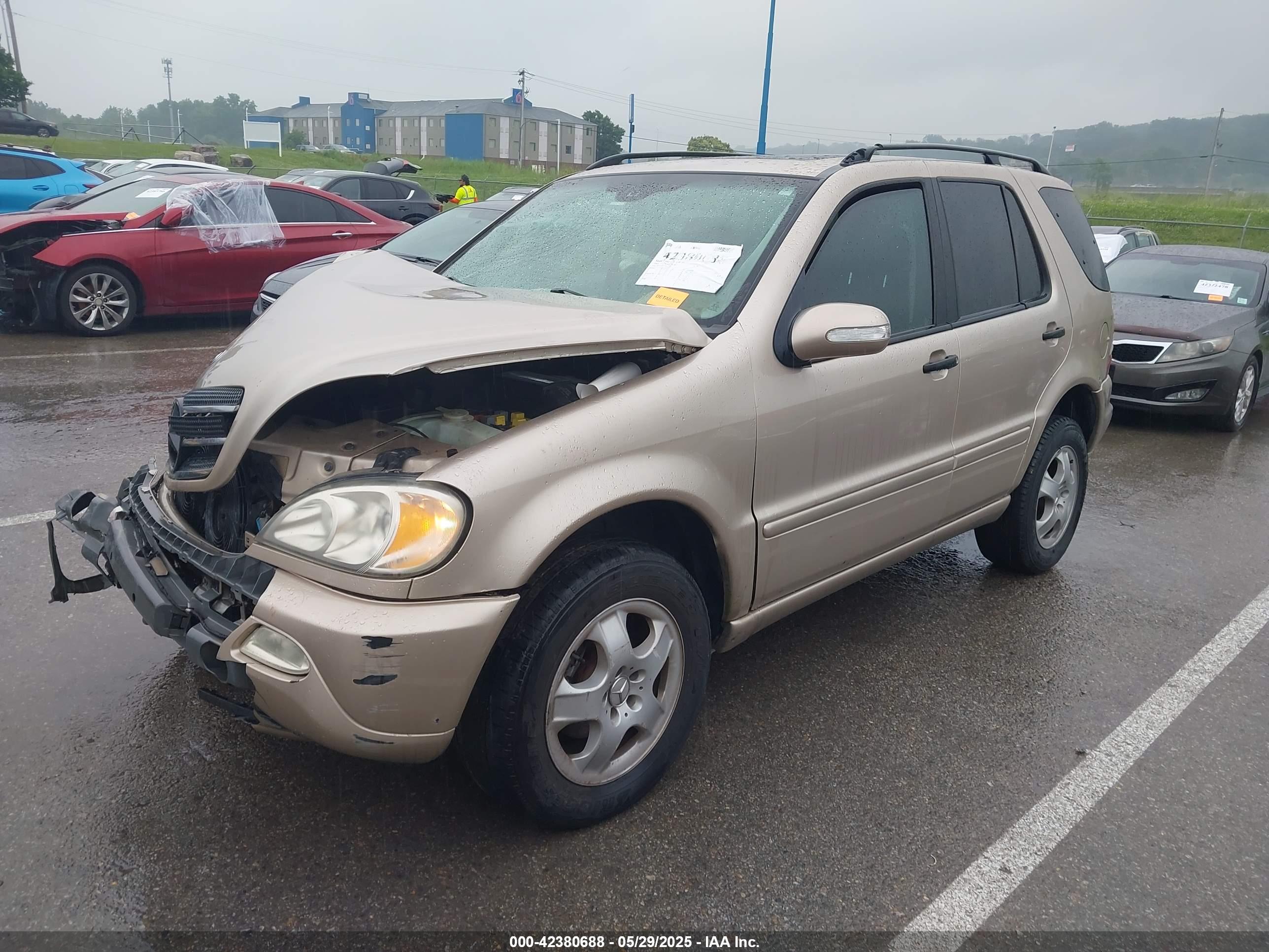 MERCEDES-BENZ ML image 2