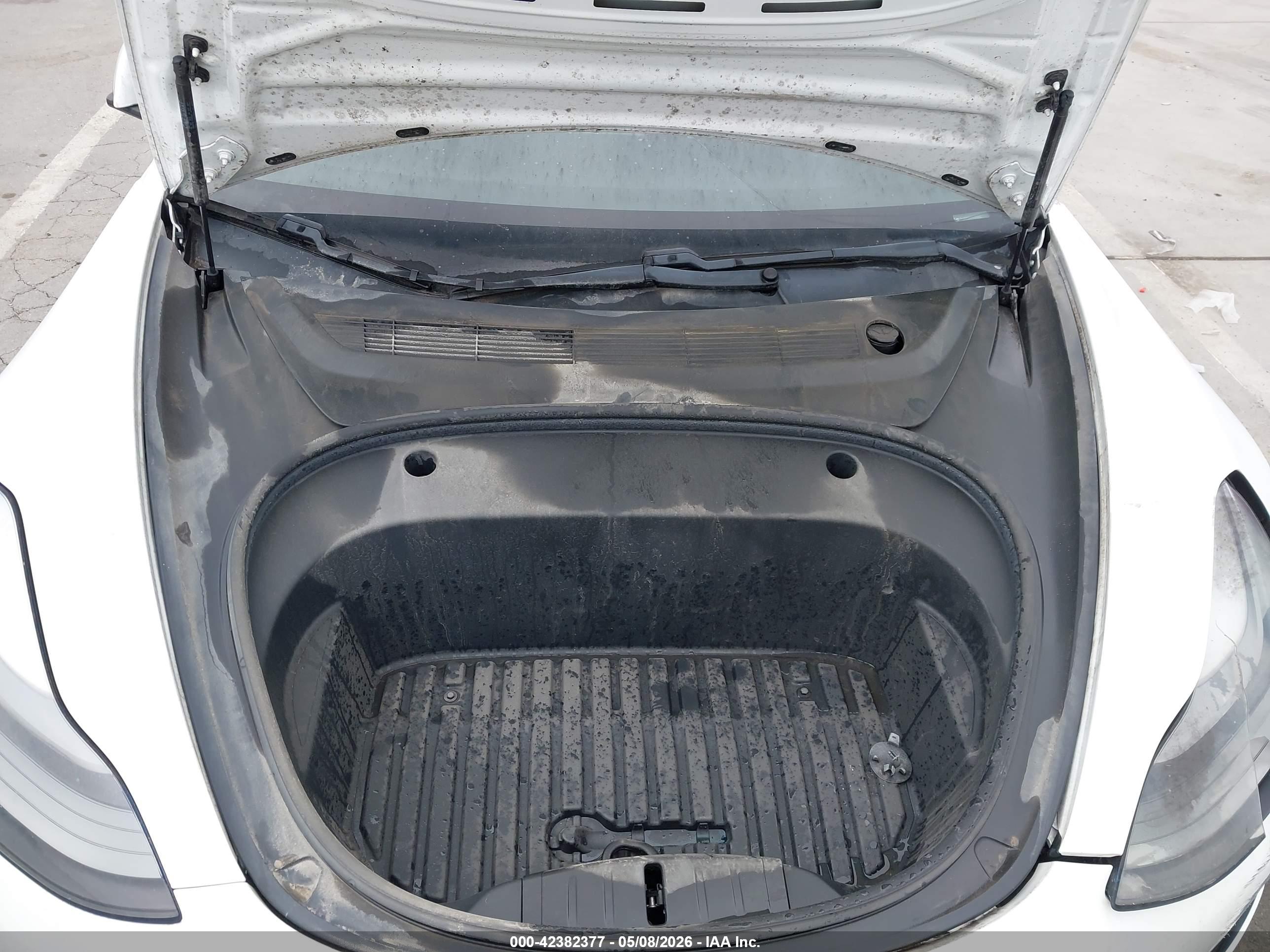 TESLA MODEL image 10