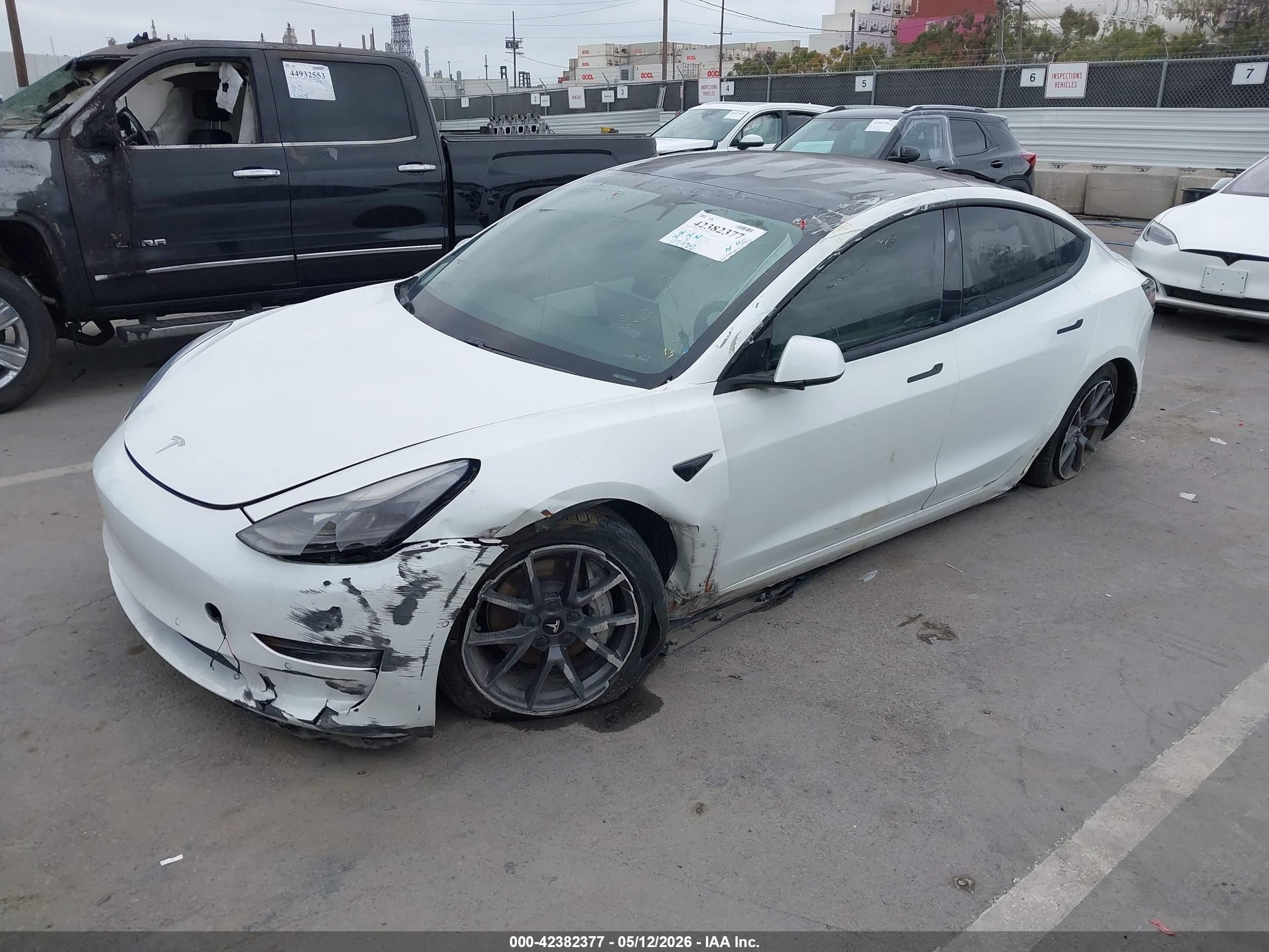 TESLA MODEL image 2