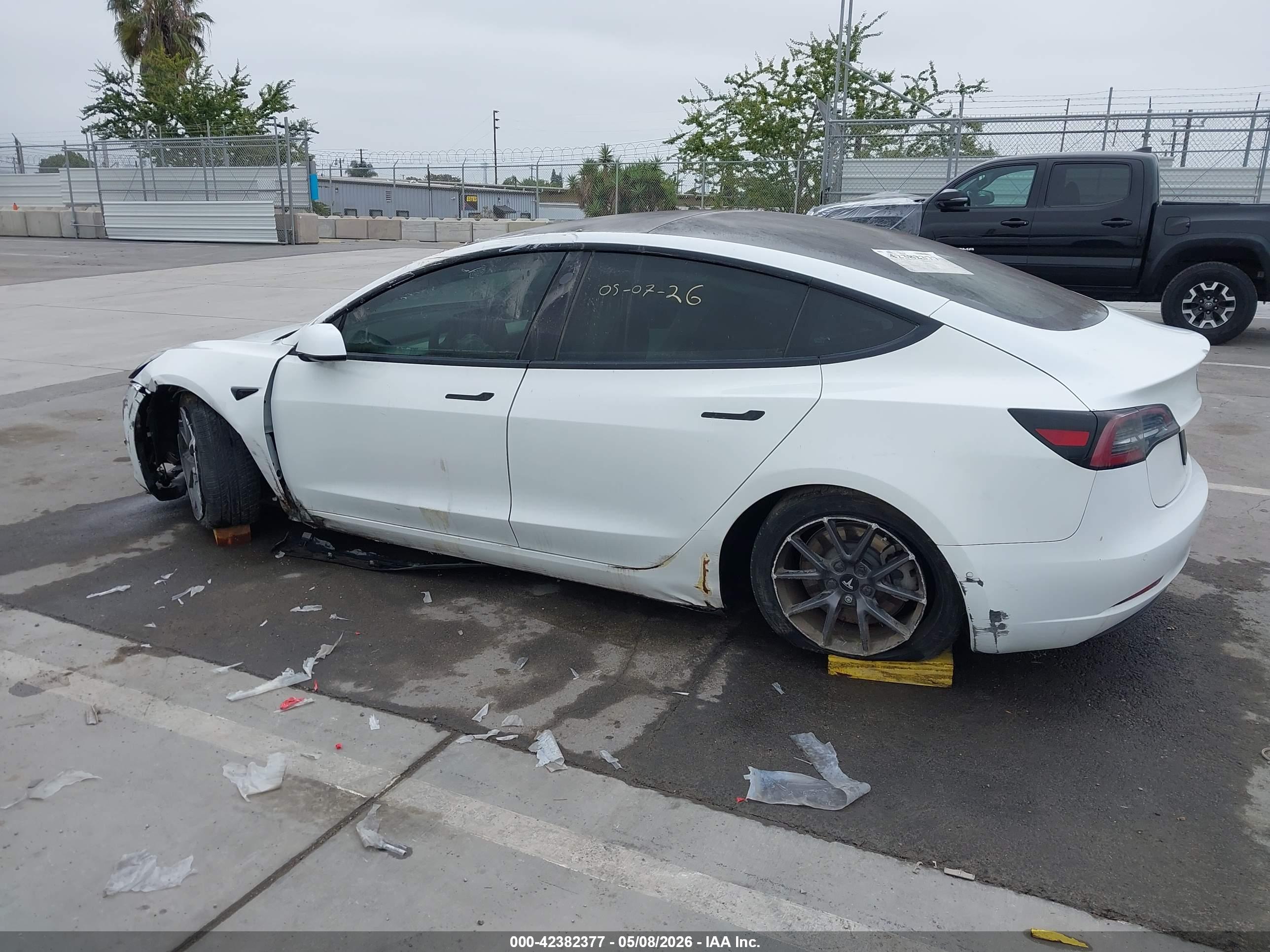 TESLA MODEL image 3
