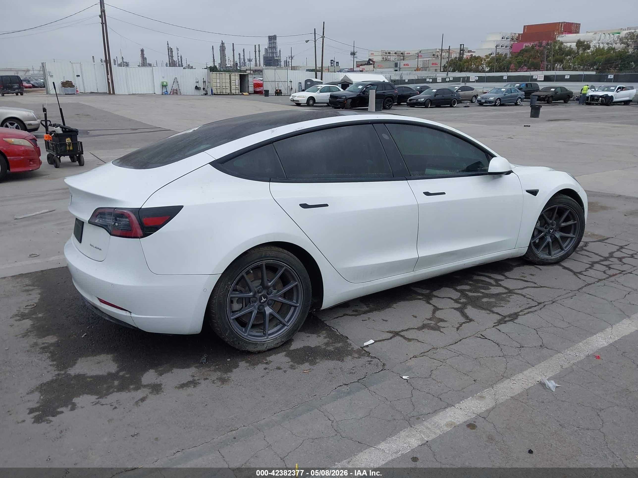 TESLA MODEL image 4