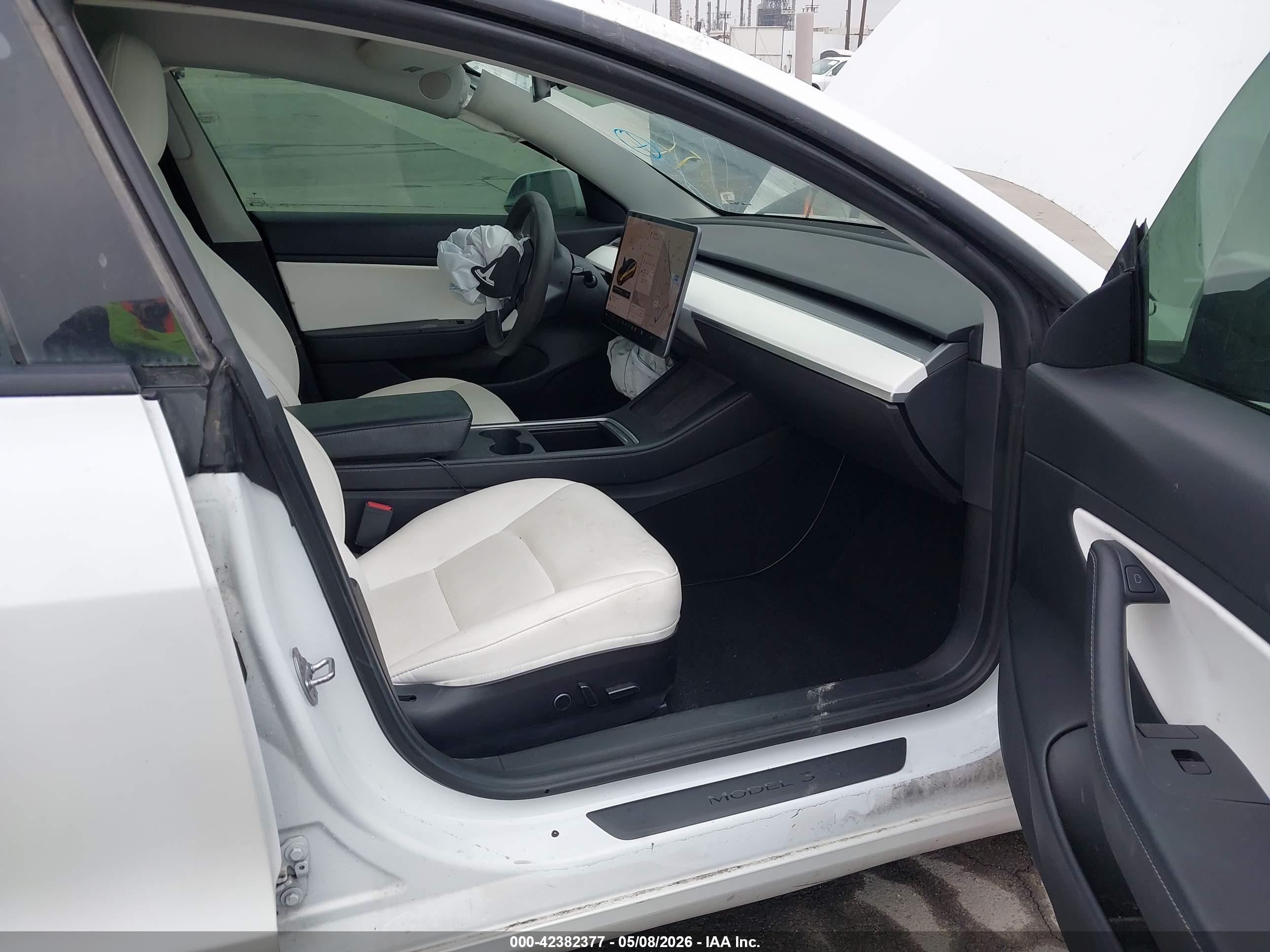 TESLA MODEL image 5