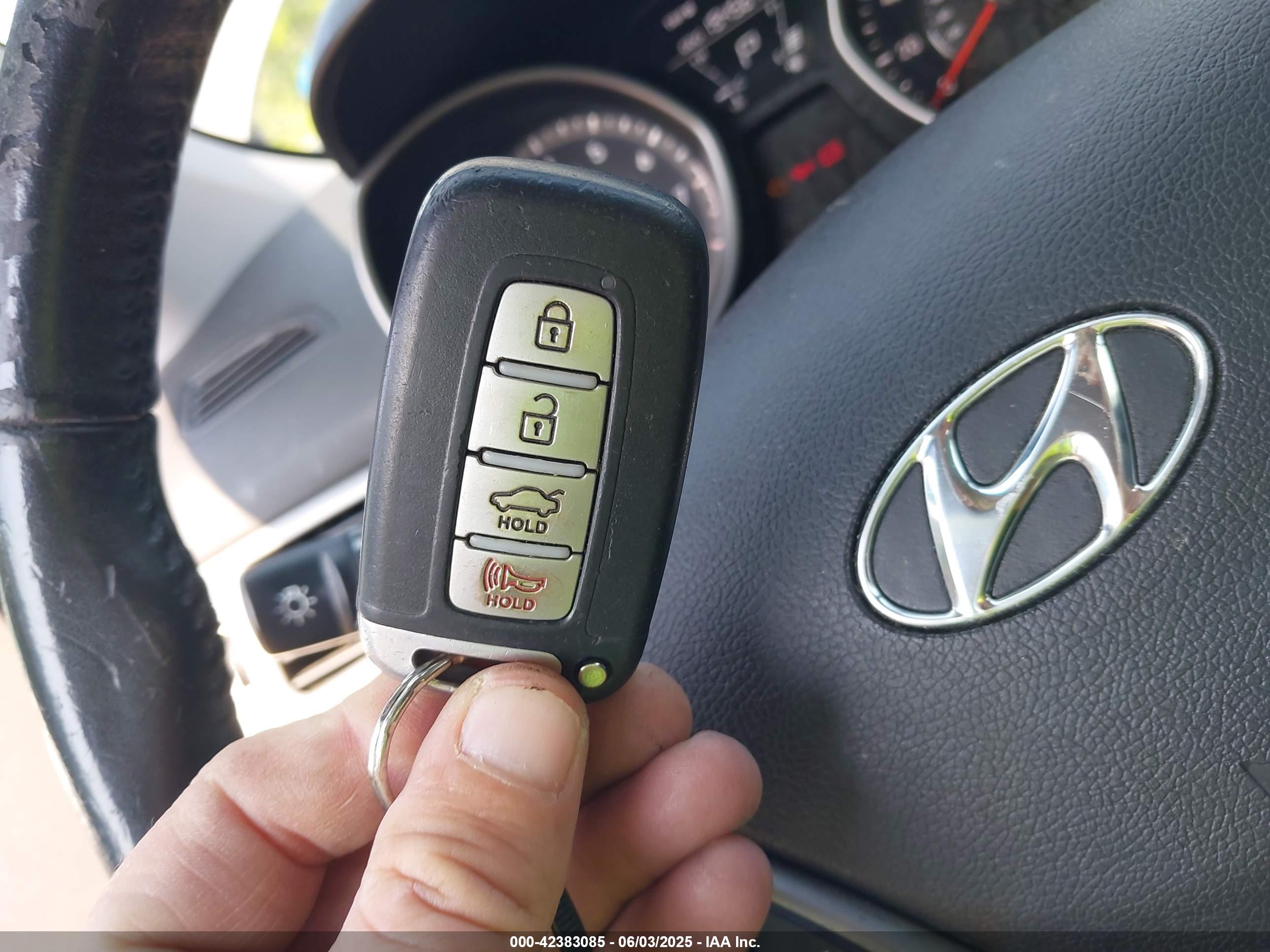 HYUNDAI ELANTRA image 11