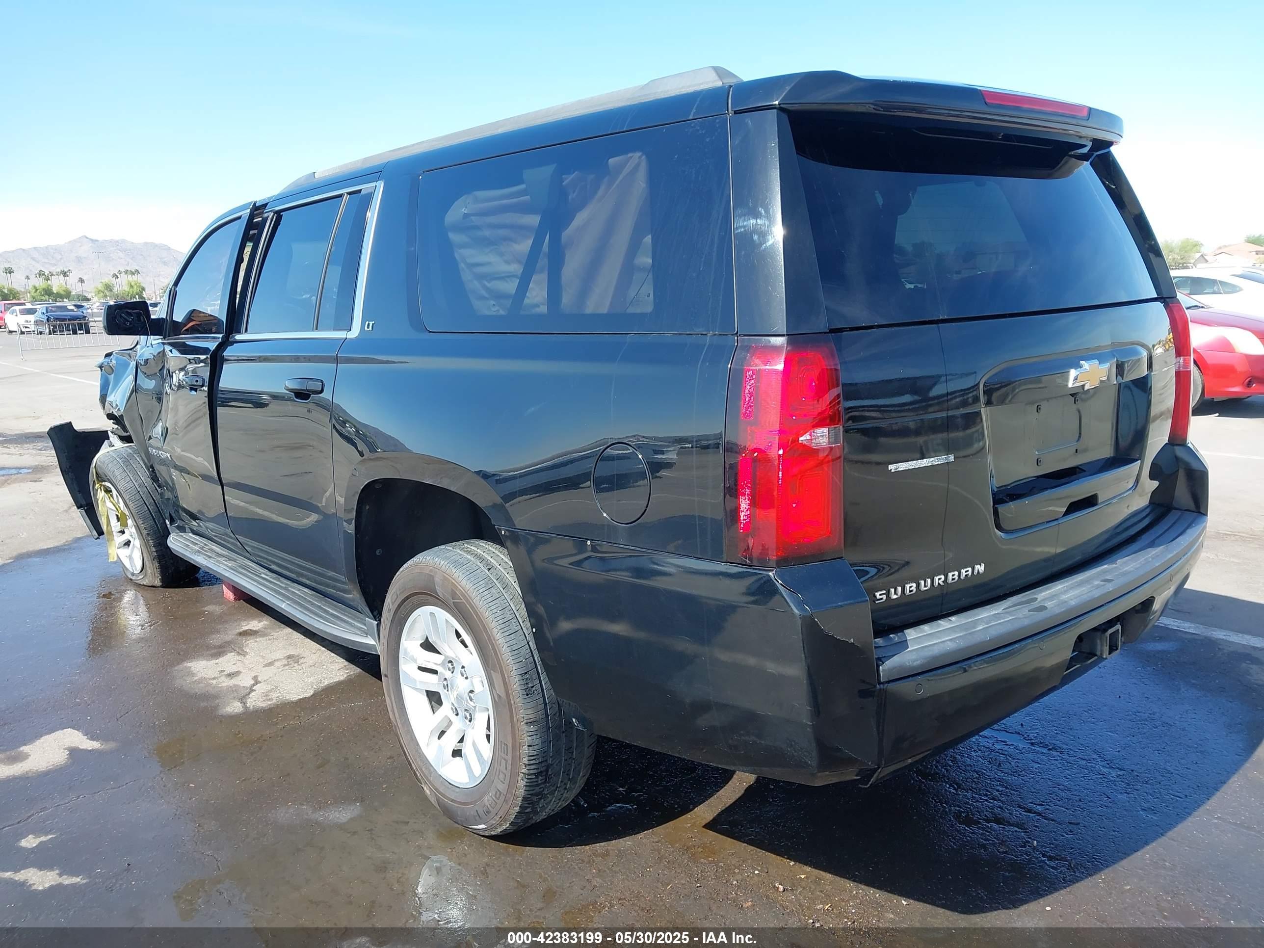 CHEVROLET SUBURBAN image 3