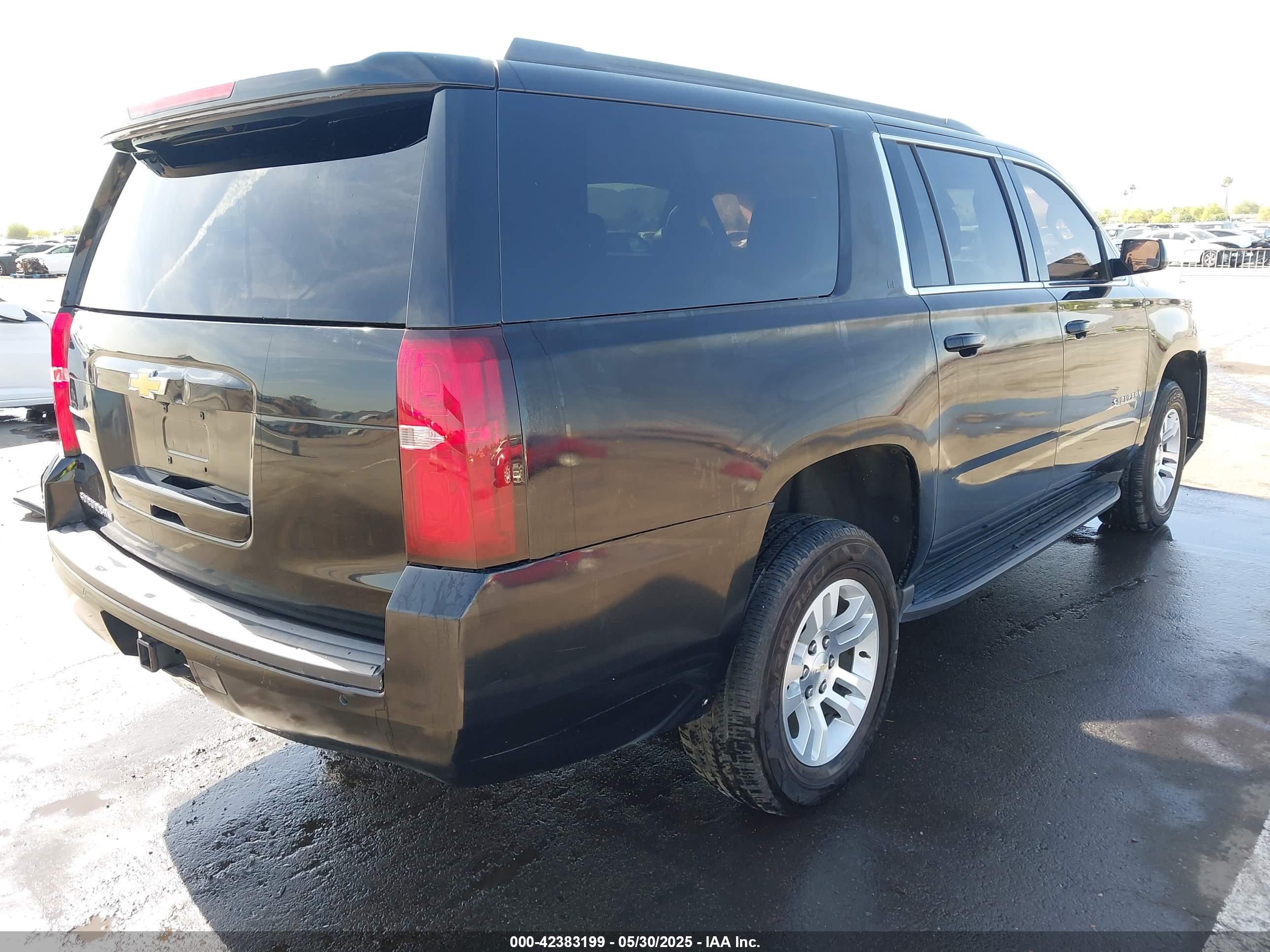 CHEVROLET SUBURBAN image 4