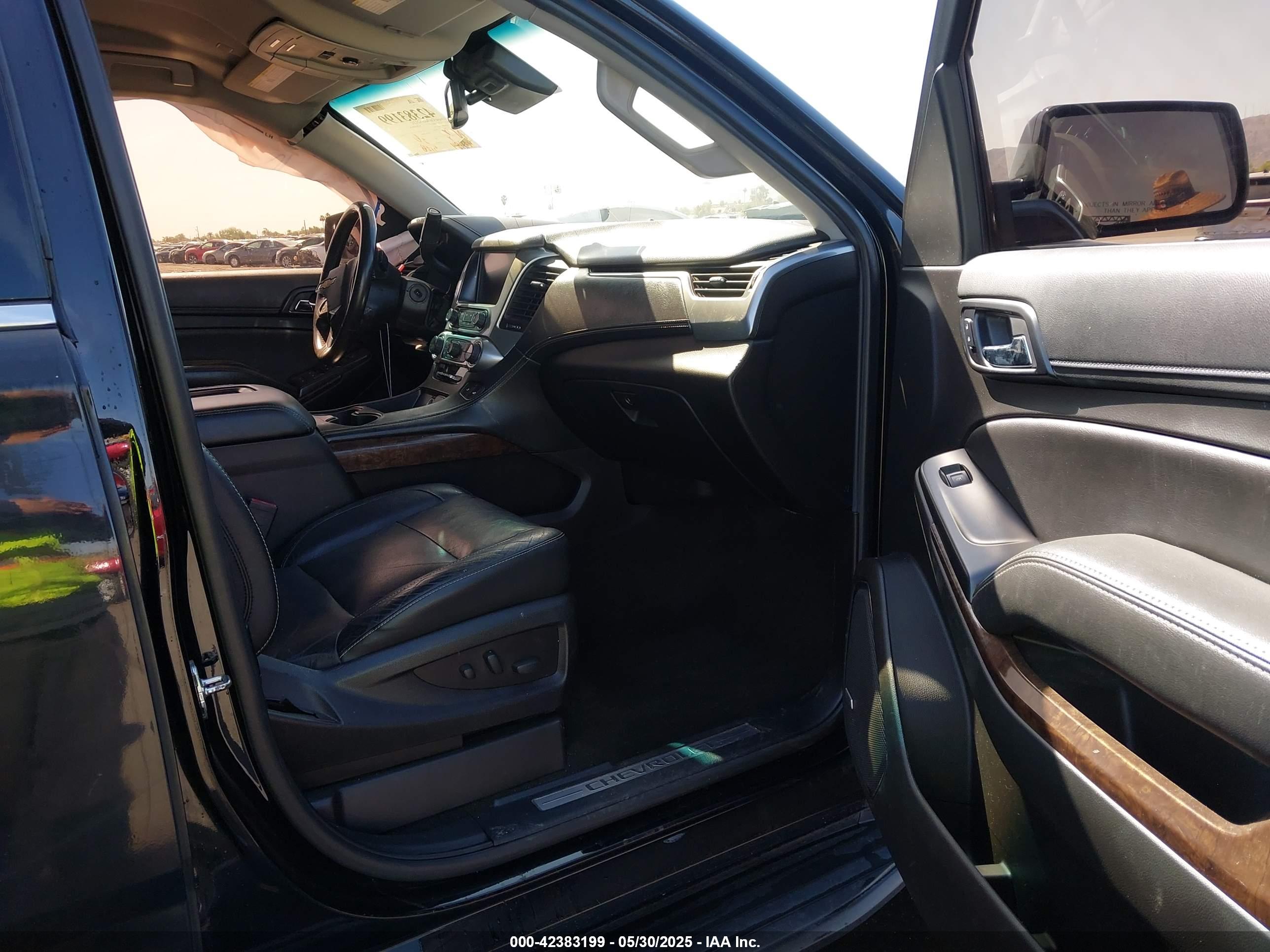 CHEVROLET SUBURBAN image 5