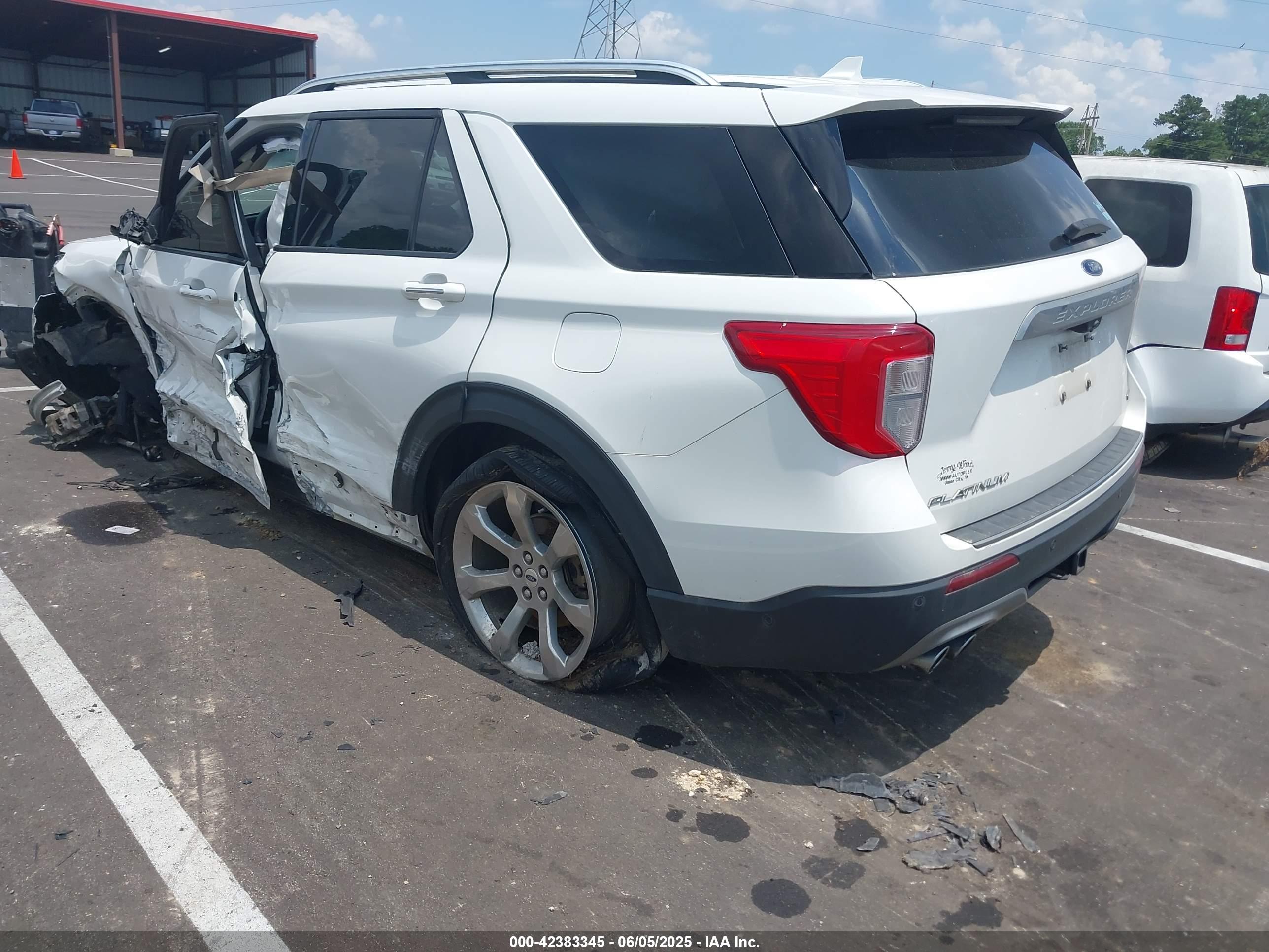 FORD EXPLORER image 3