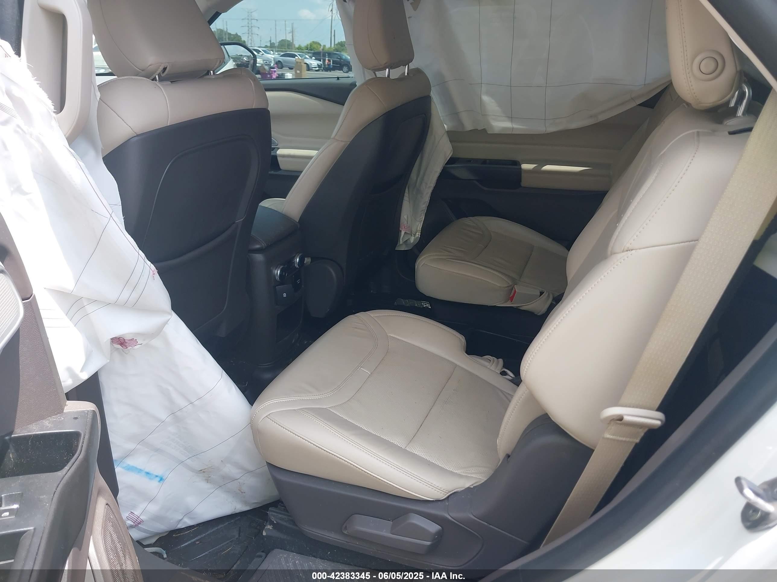 FORD EXPLORER image 8