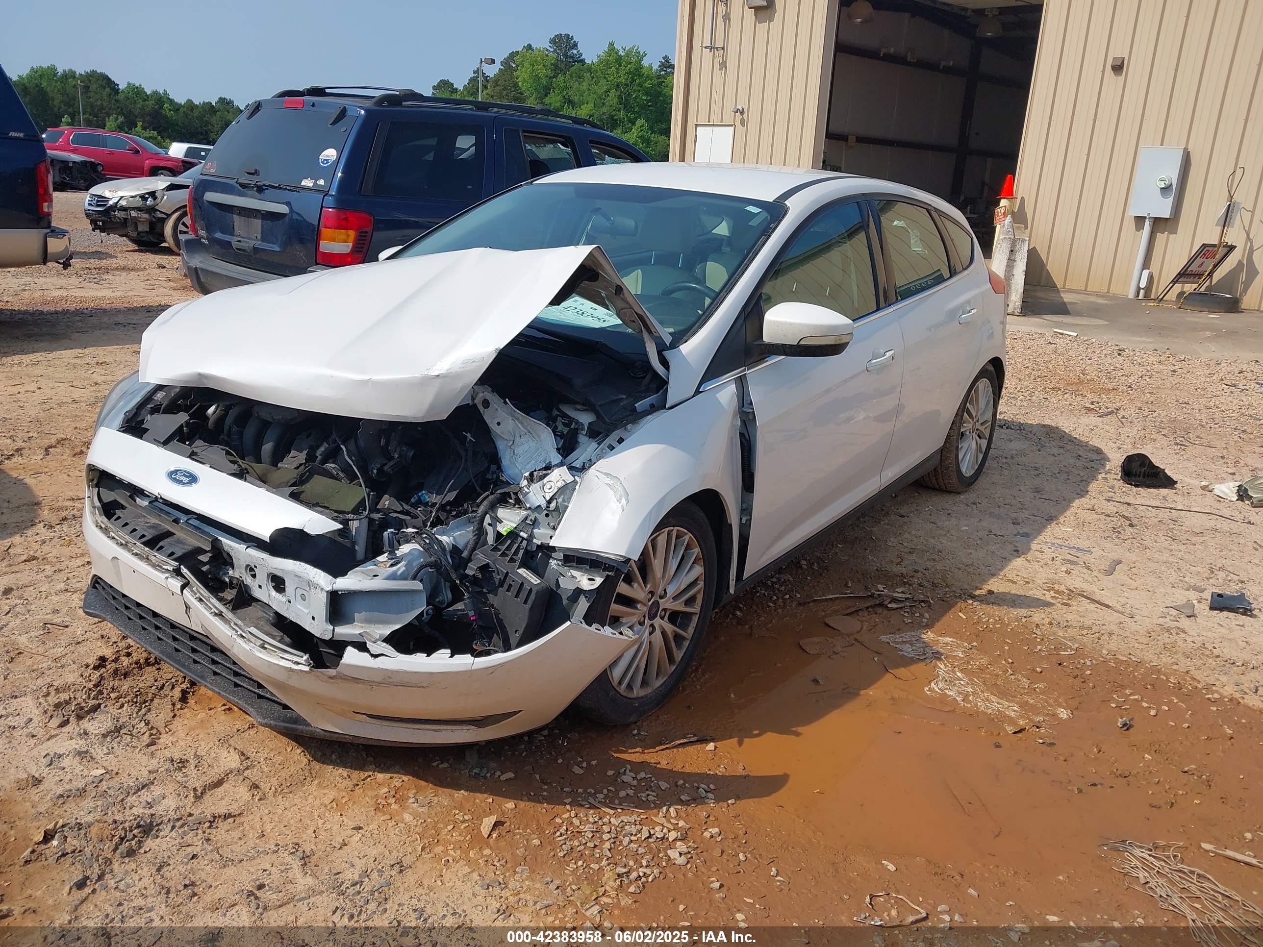 FORD FOCUS image 2