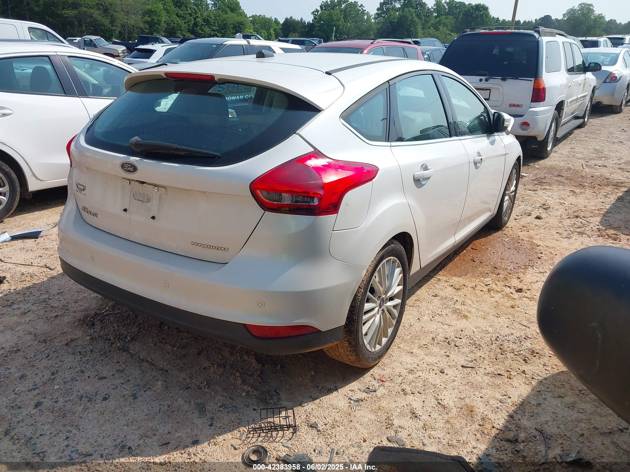 FORD FOCUS image 4