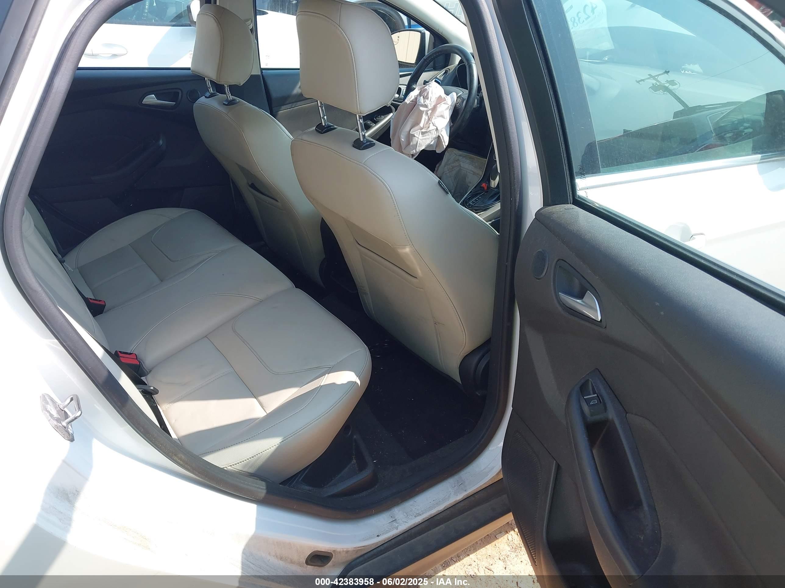 FORD FOCUS image 8