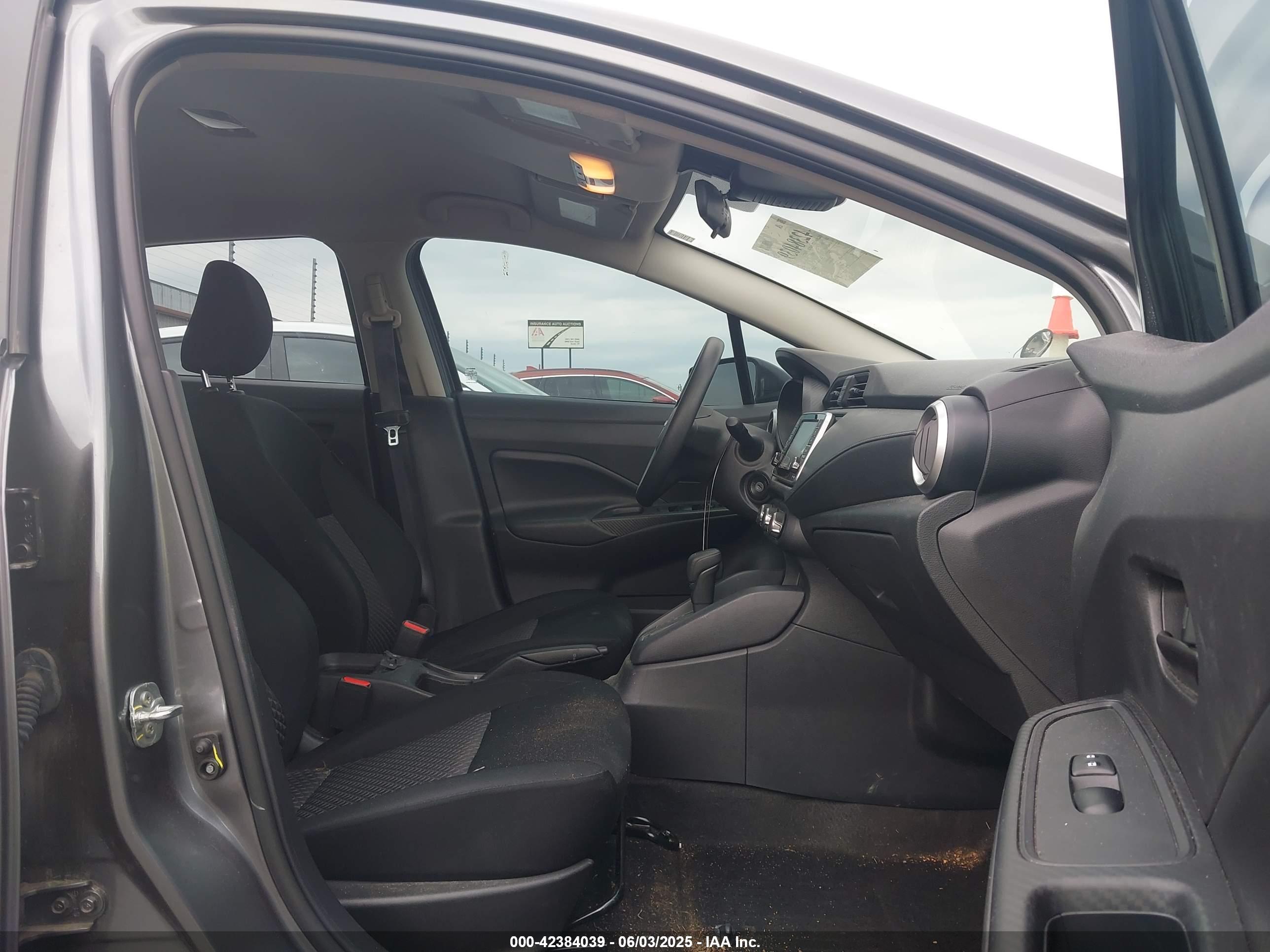 NISSAN VERSA image 5