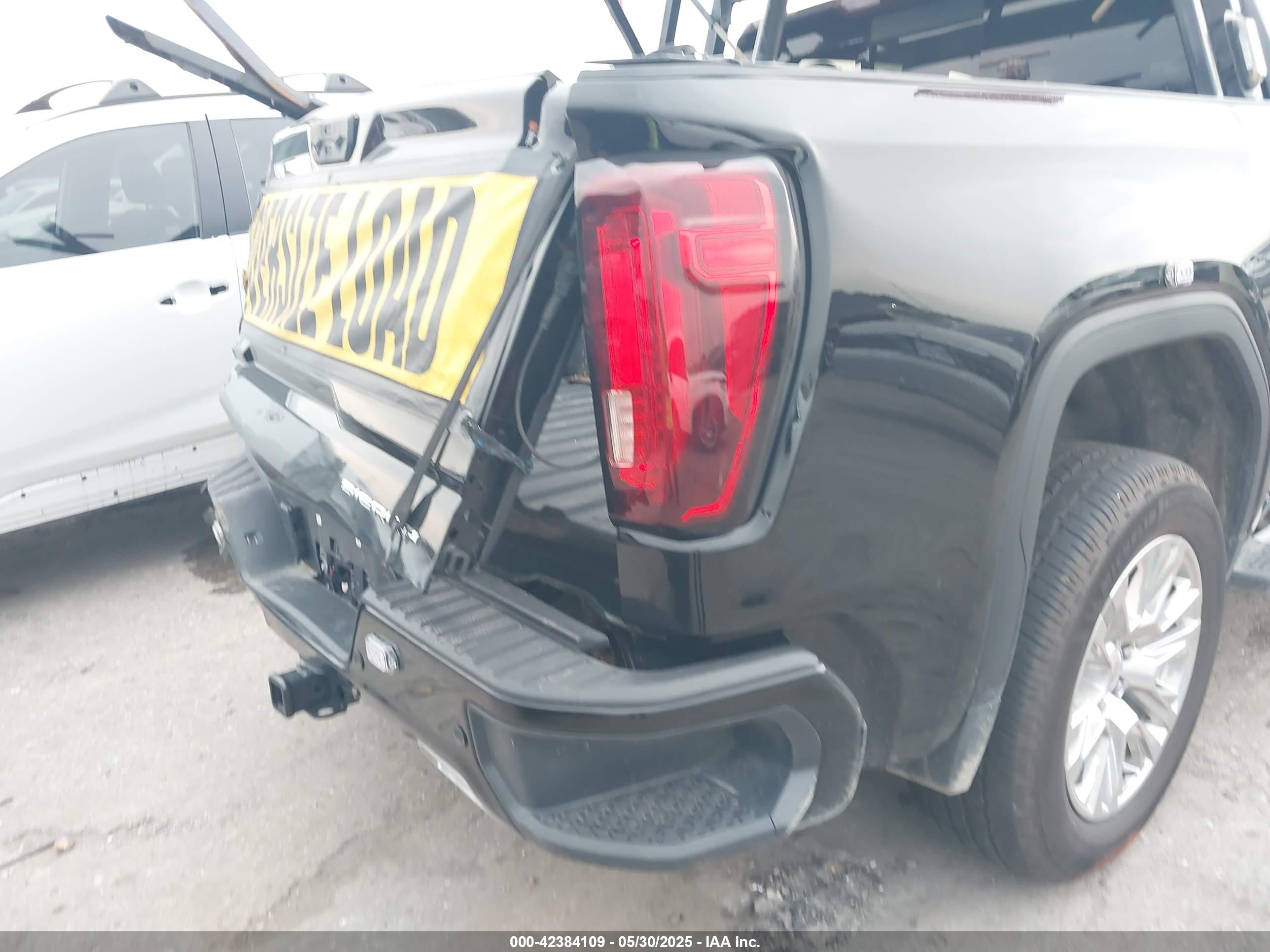 GMC SIERRA image 6