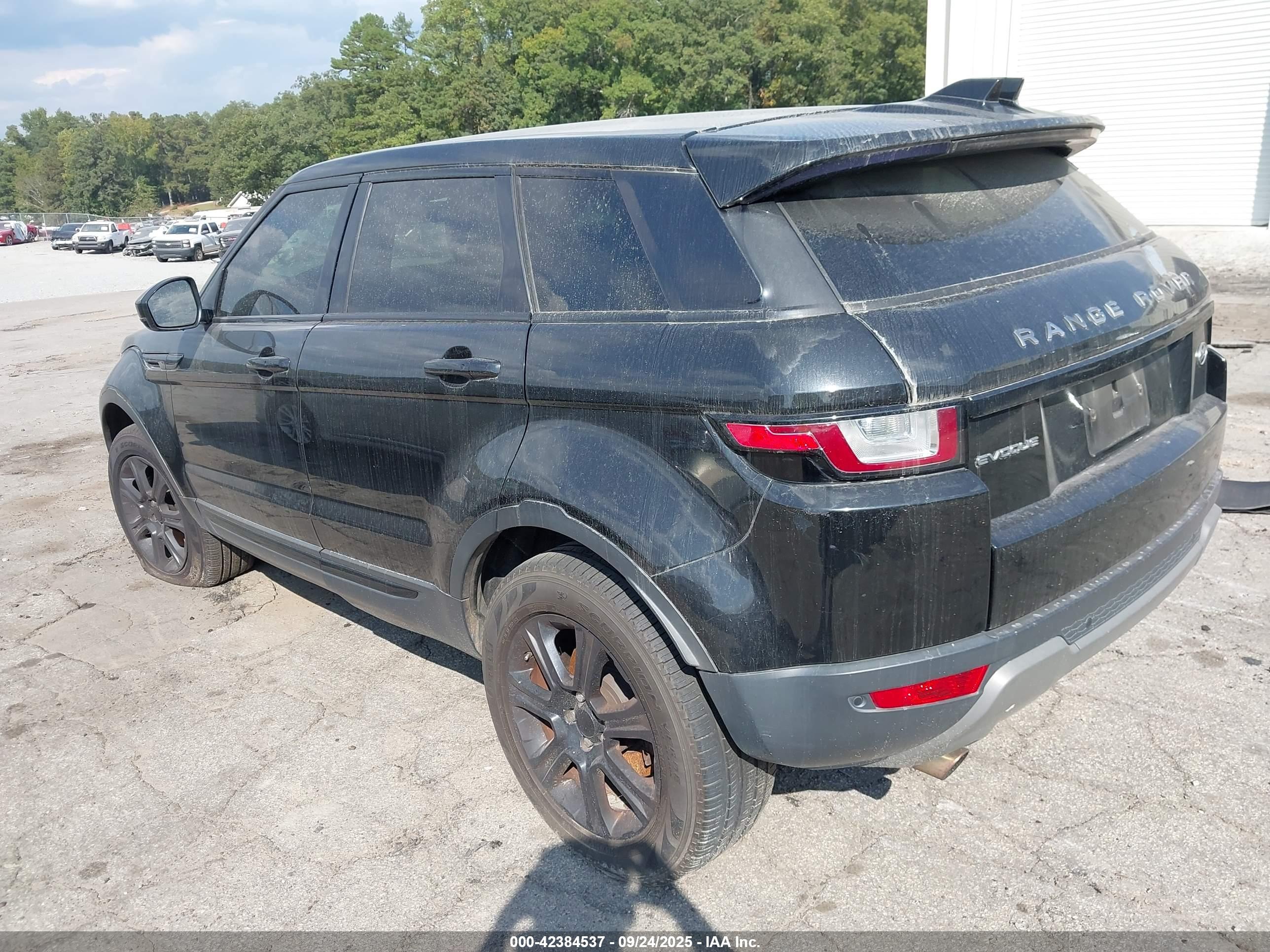 LAND ROVER image 3