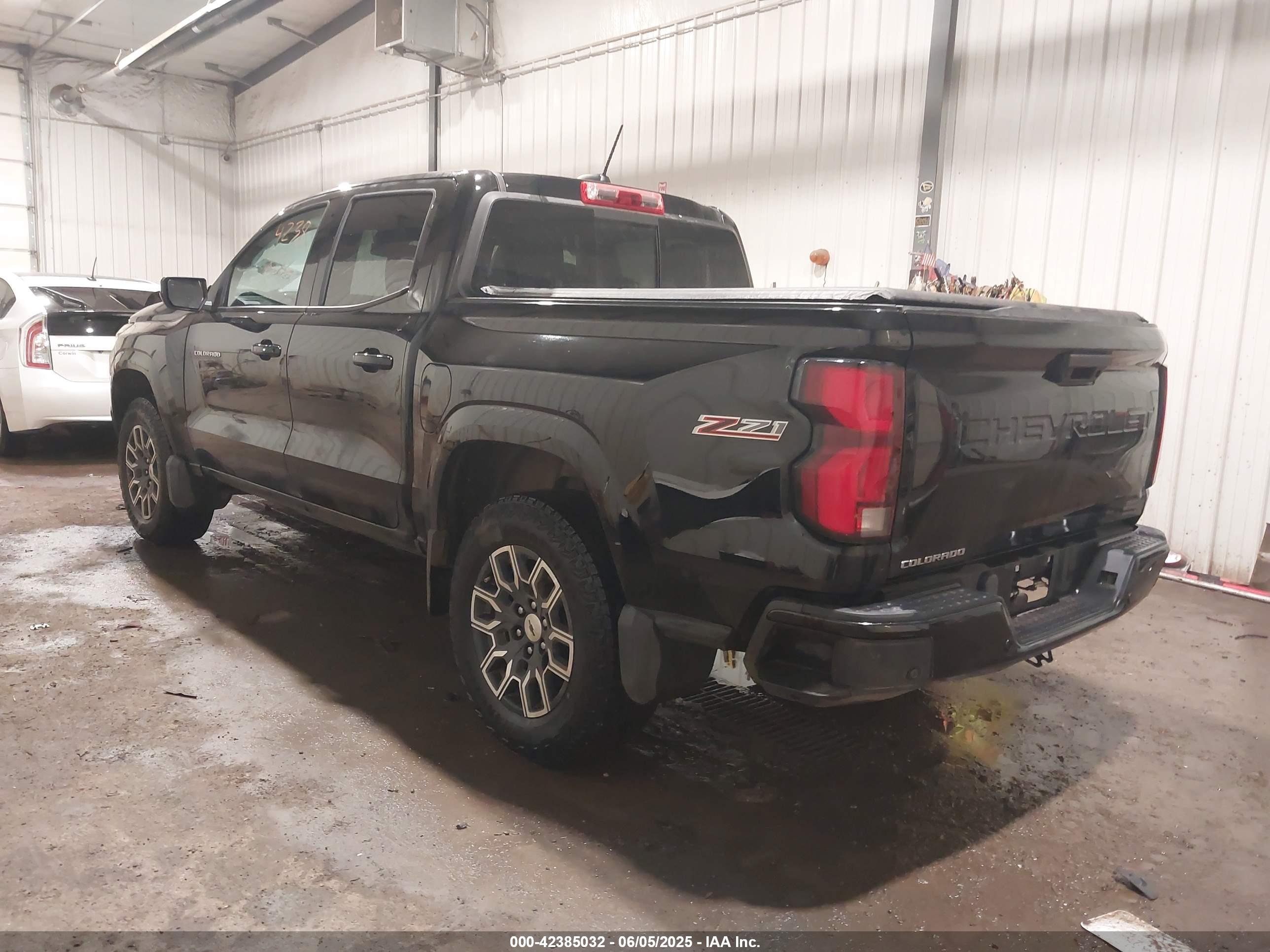 CHEVROLET COLORADO image 3