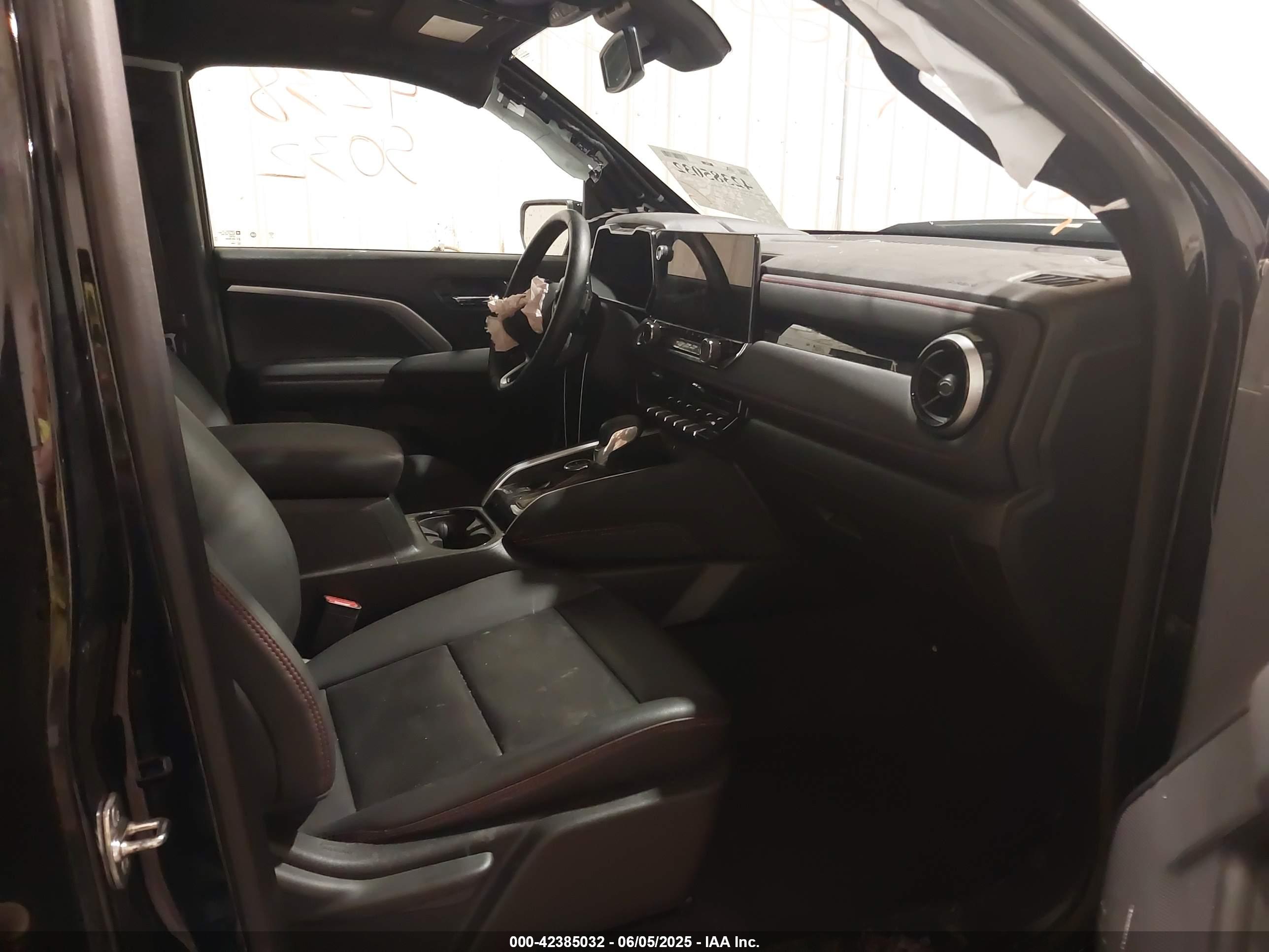 CHEVROLET COLORADO image 5
