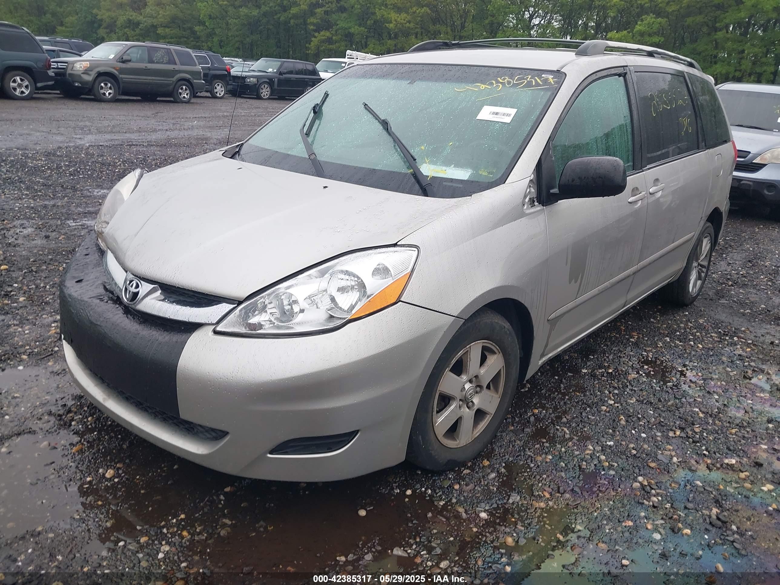TOYOTA SIENNA image 2