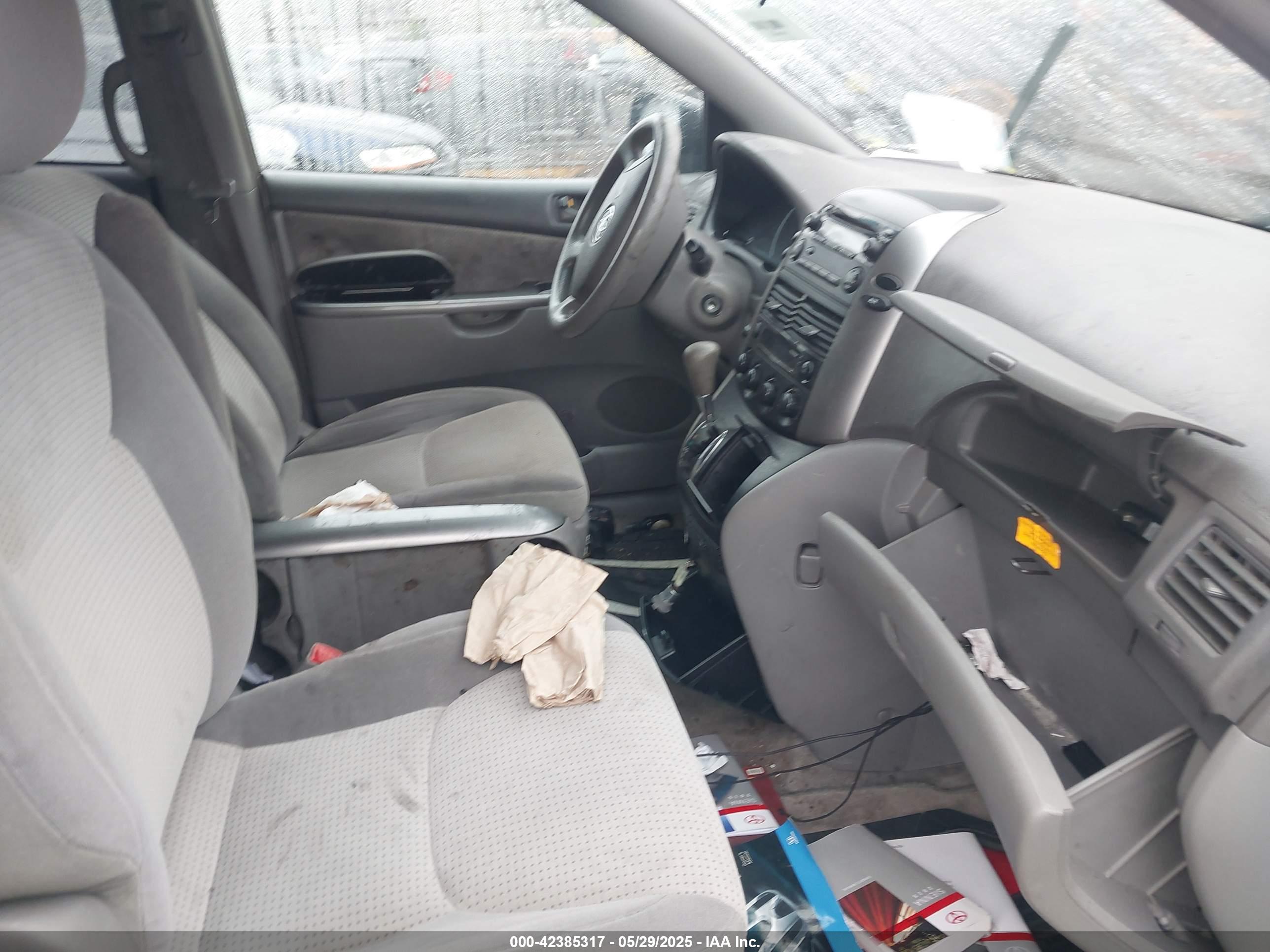 TOYOTA SIENNA image 5
