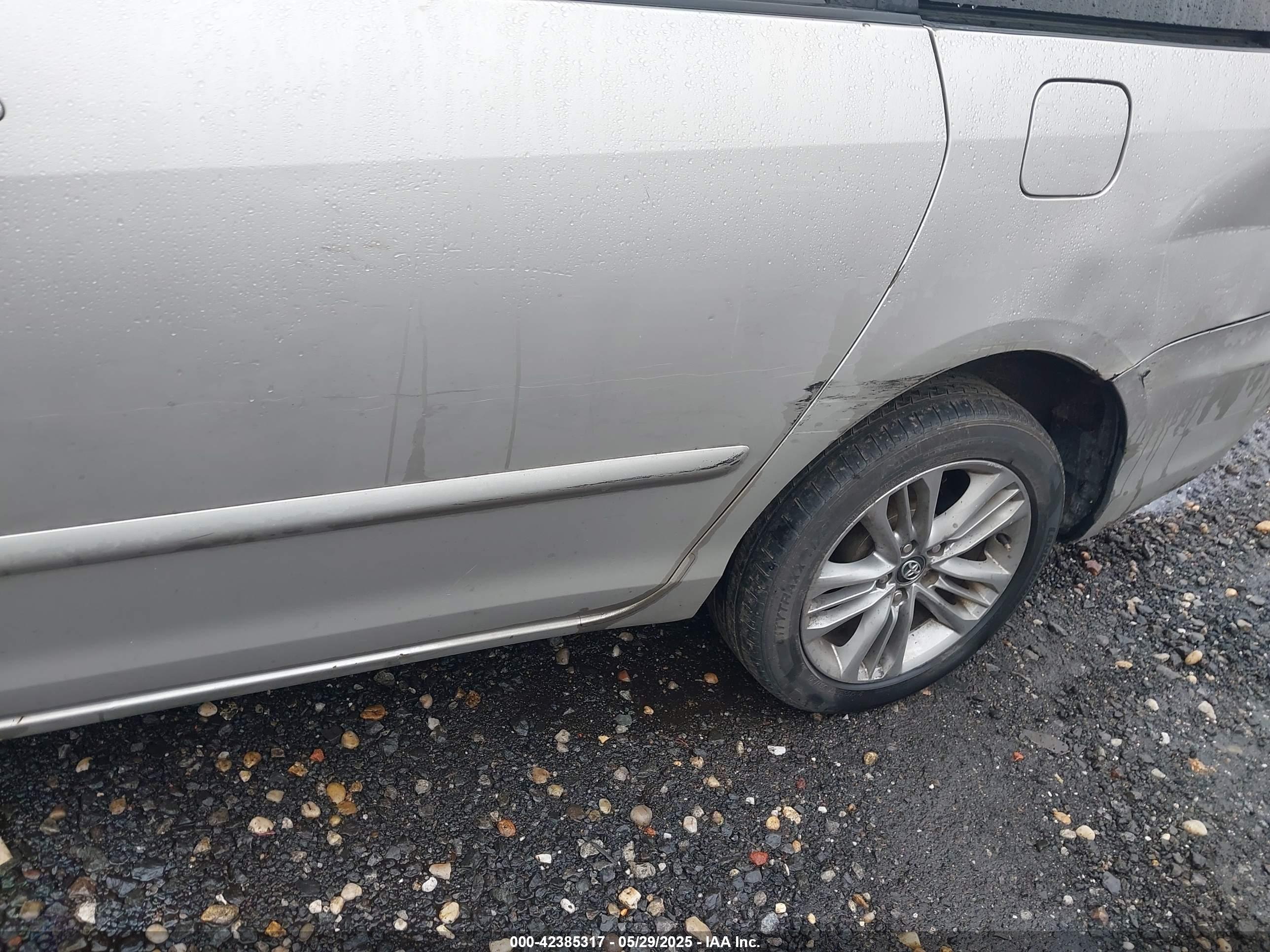 TOYOTA SIENNA image 6