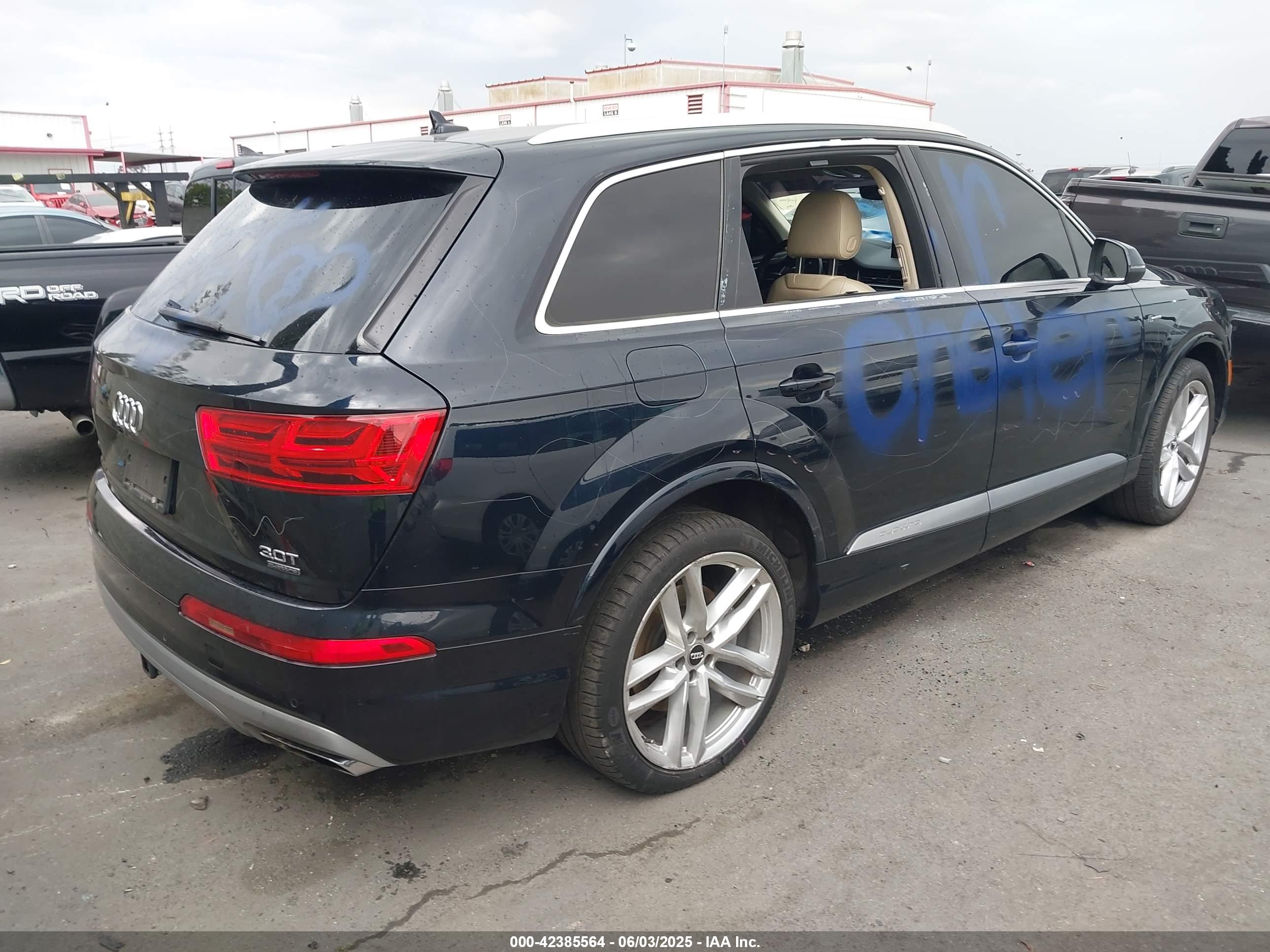 AUDI Q7 image 4