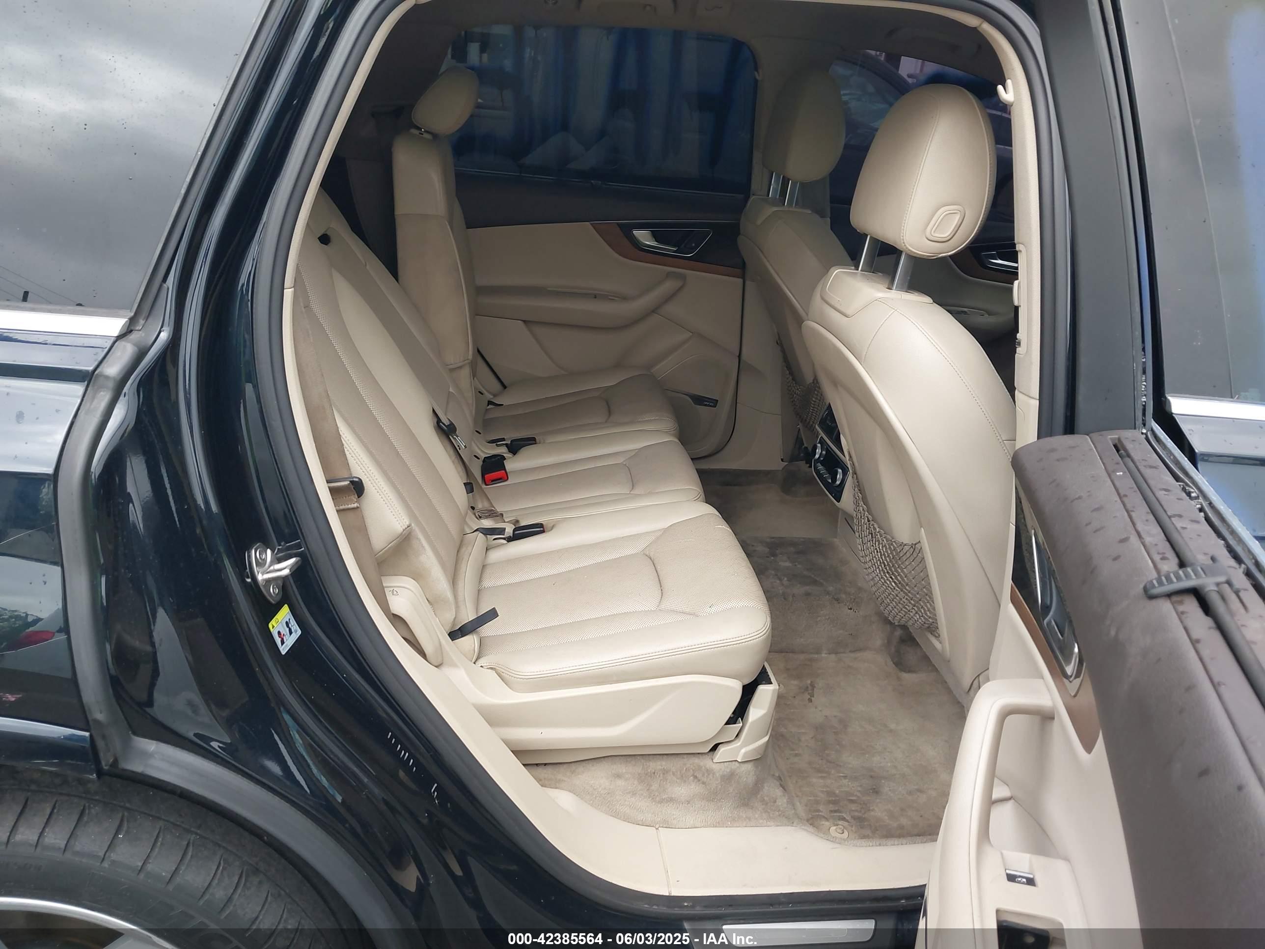 AUDI Q7 image 8