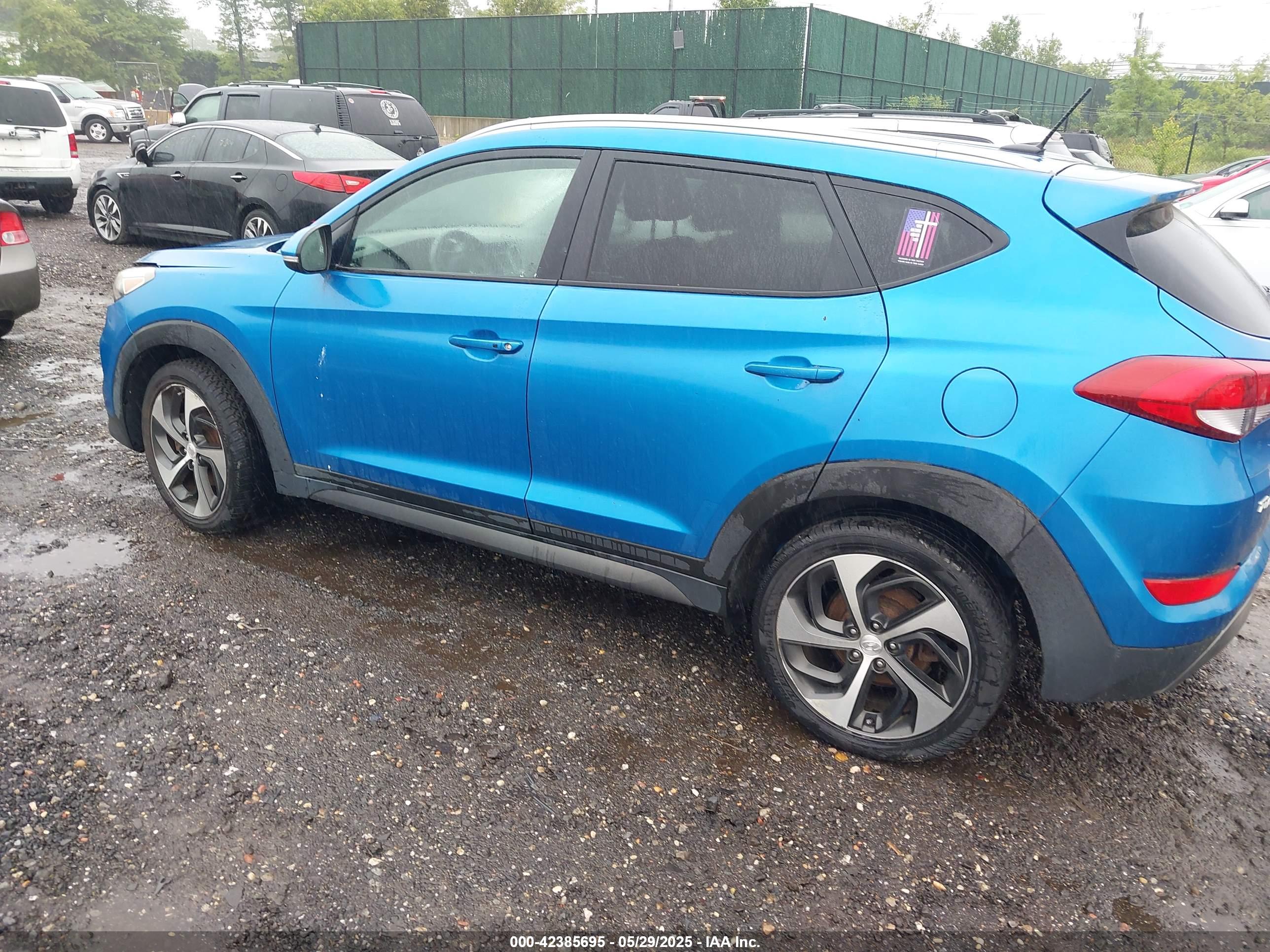 HYUNDAI TUCSON image 3