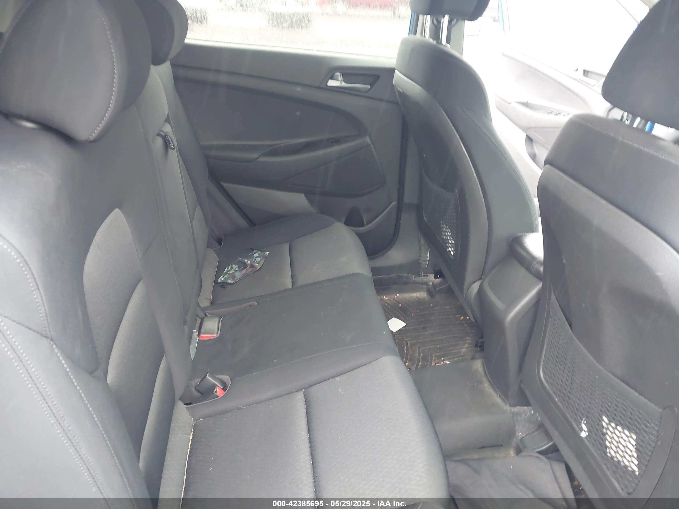 HYUNDAI TUCSON image 8