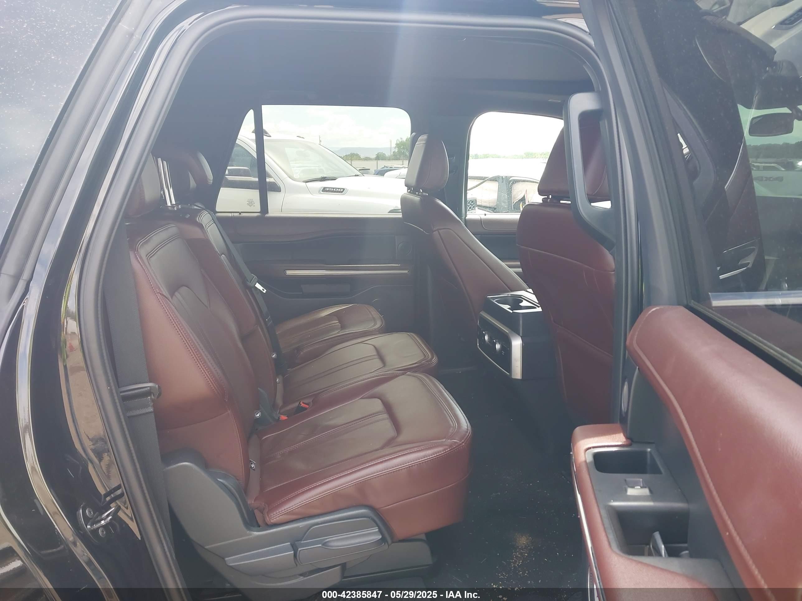 FORD EXPEDITION image 8