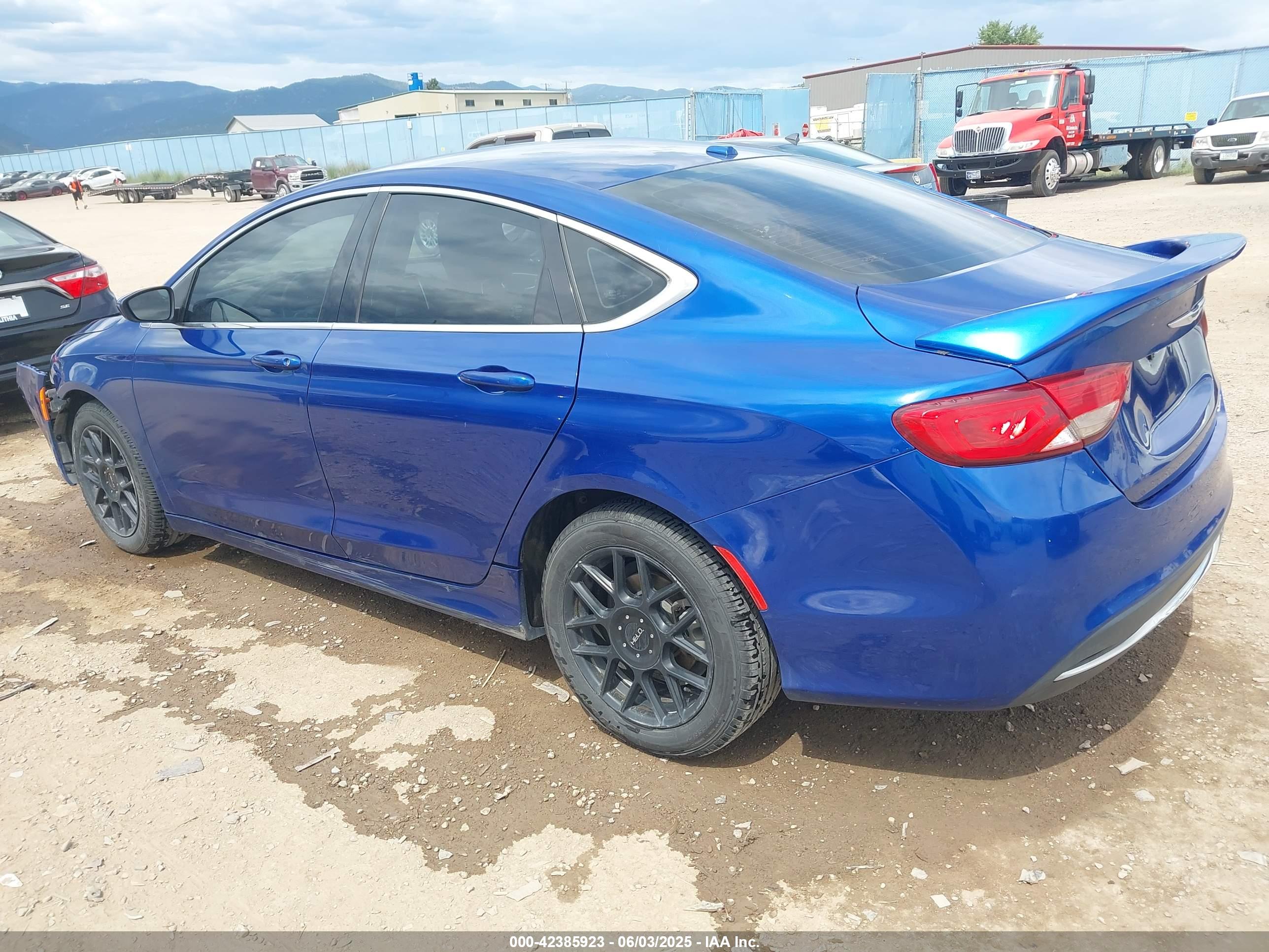 CHRYSLER 200 image 3