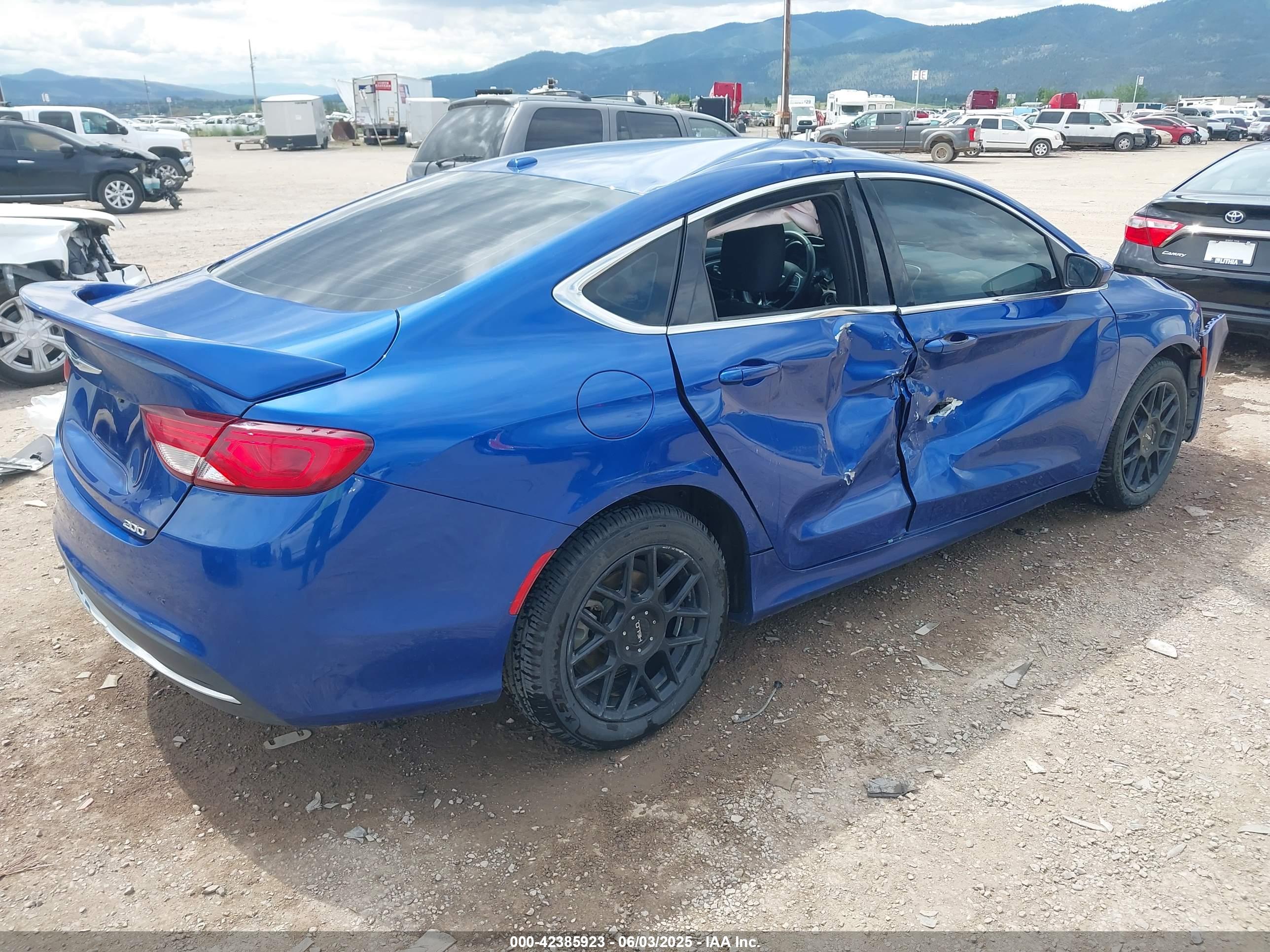 CHRYSLER 200 image 4