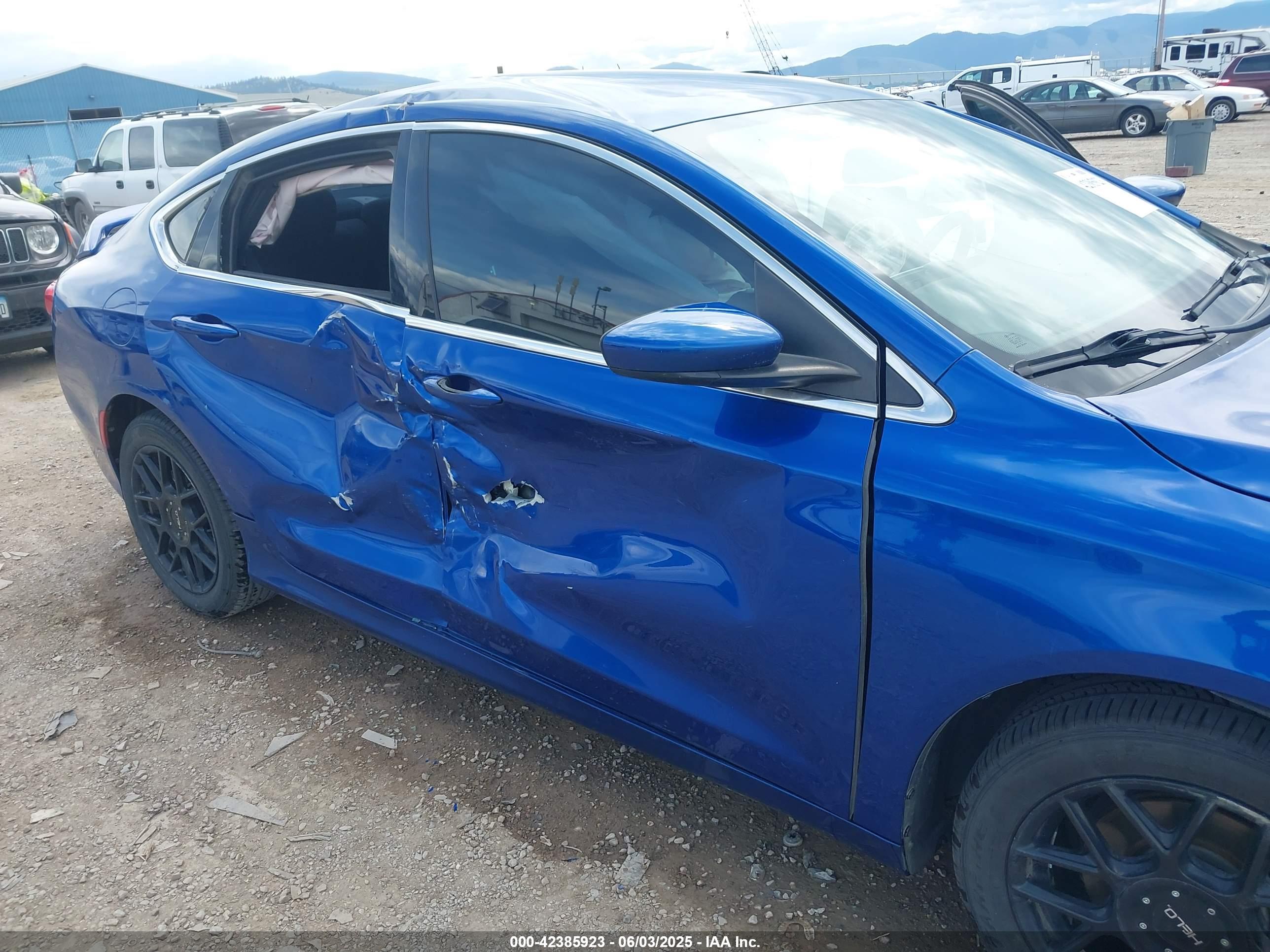 CHRYSLER 200 image 6