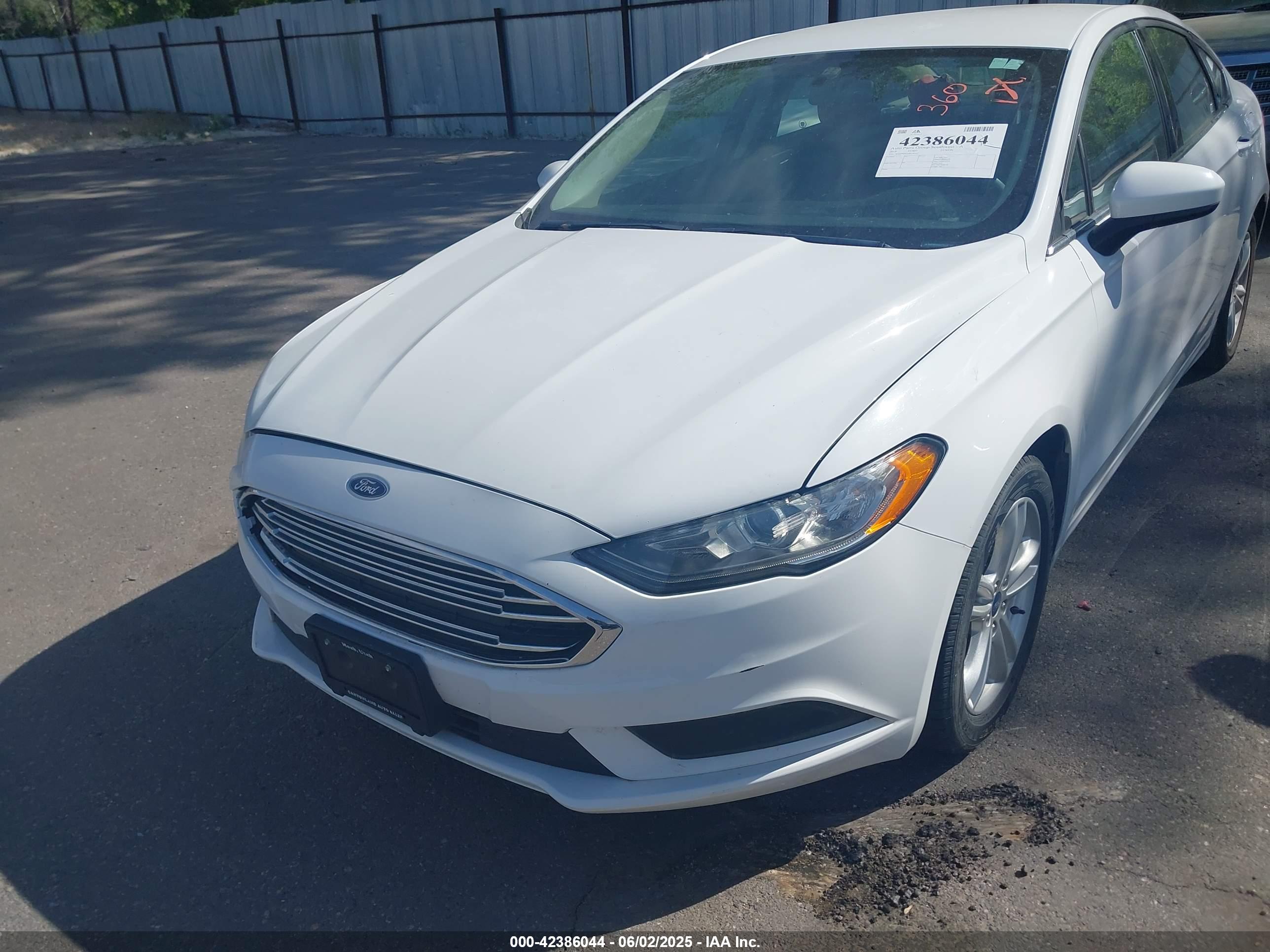 FORD FUSION image 6