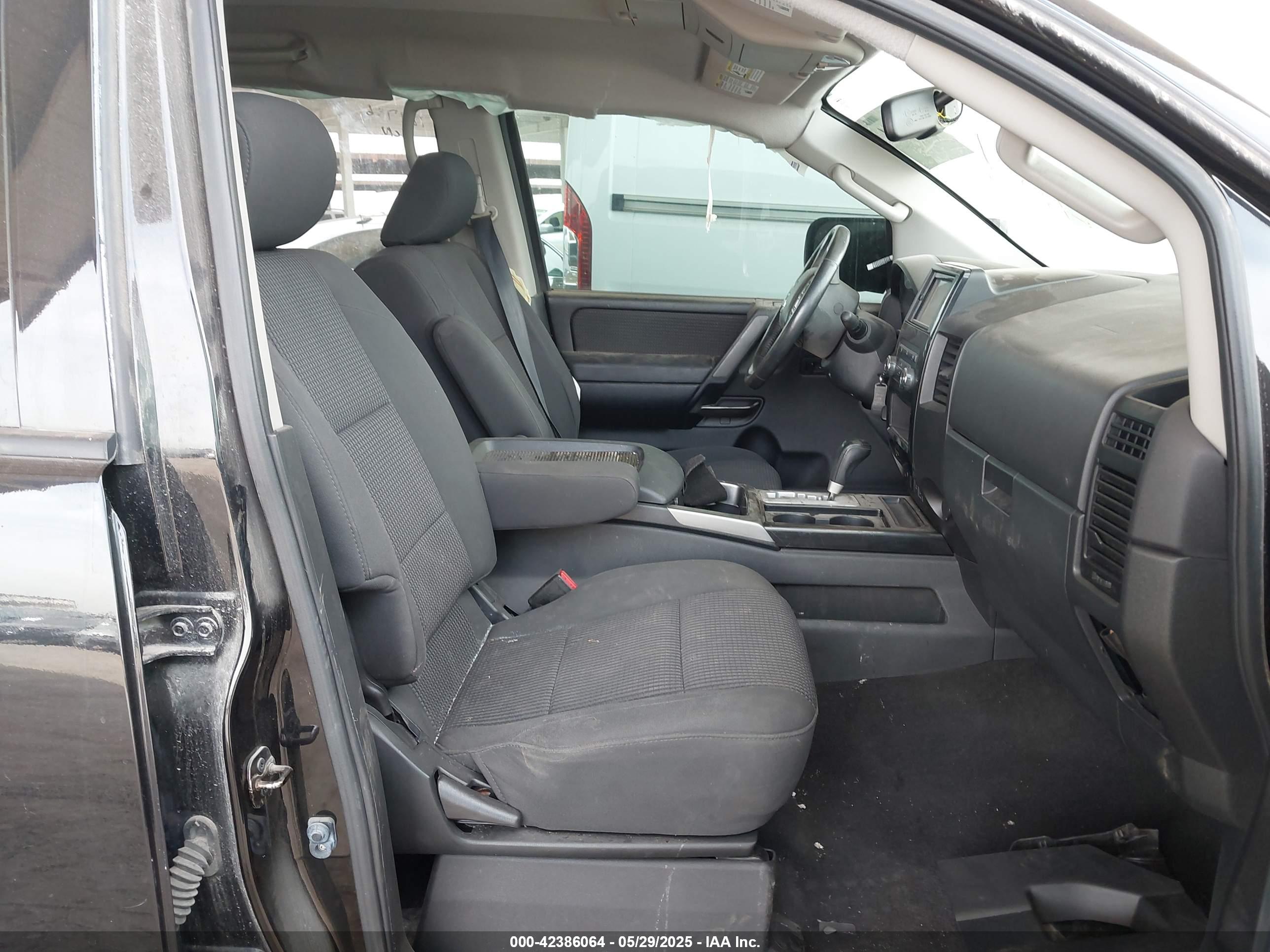 NISSAN TITAN image 5