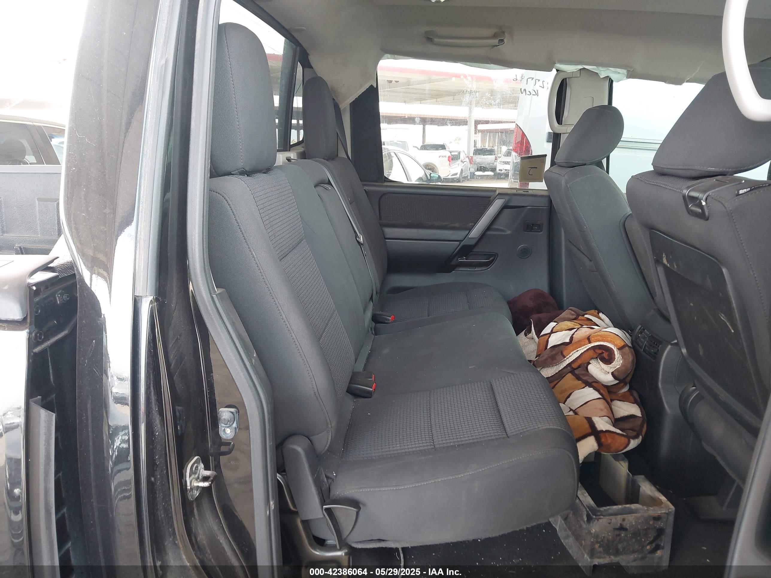 NISSAN TITAN image 8