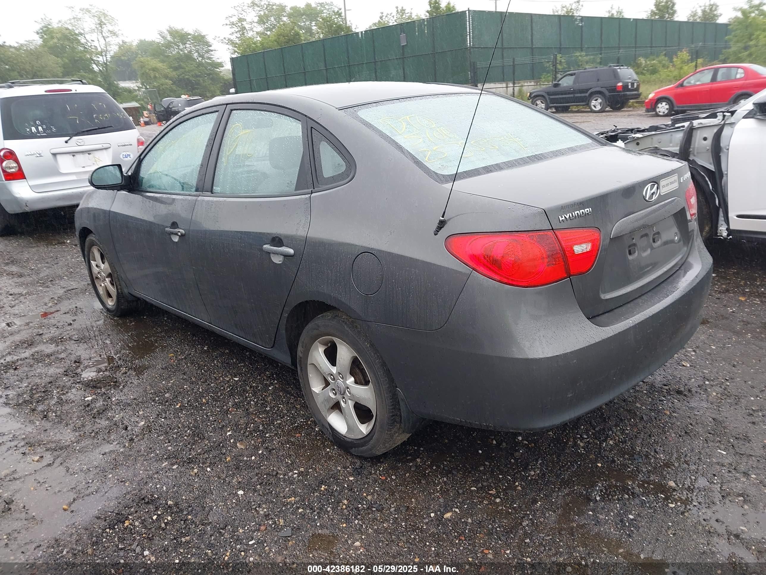 HYUNDAI ELANTRA image 3