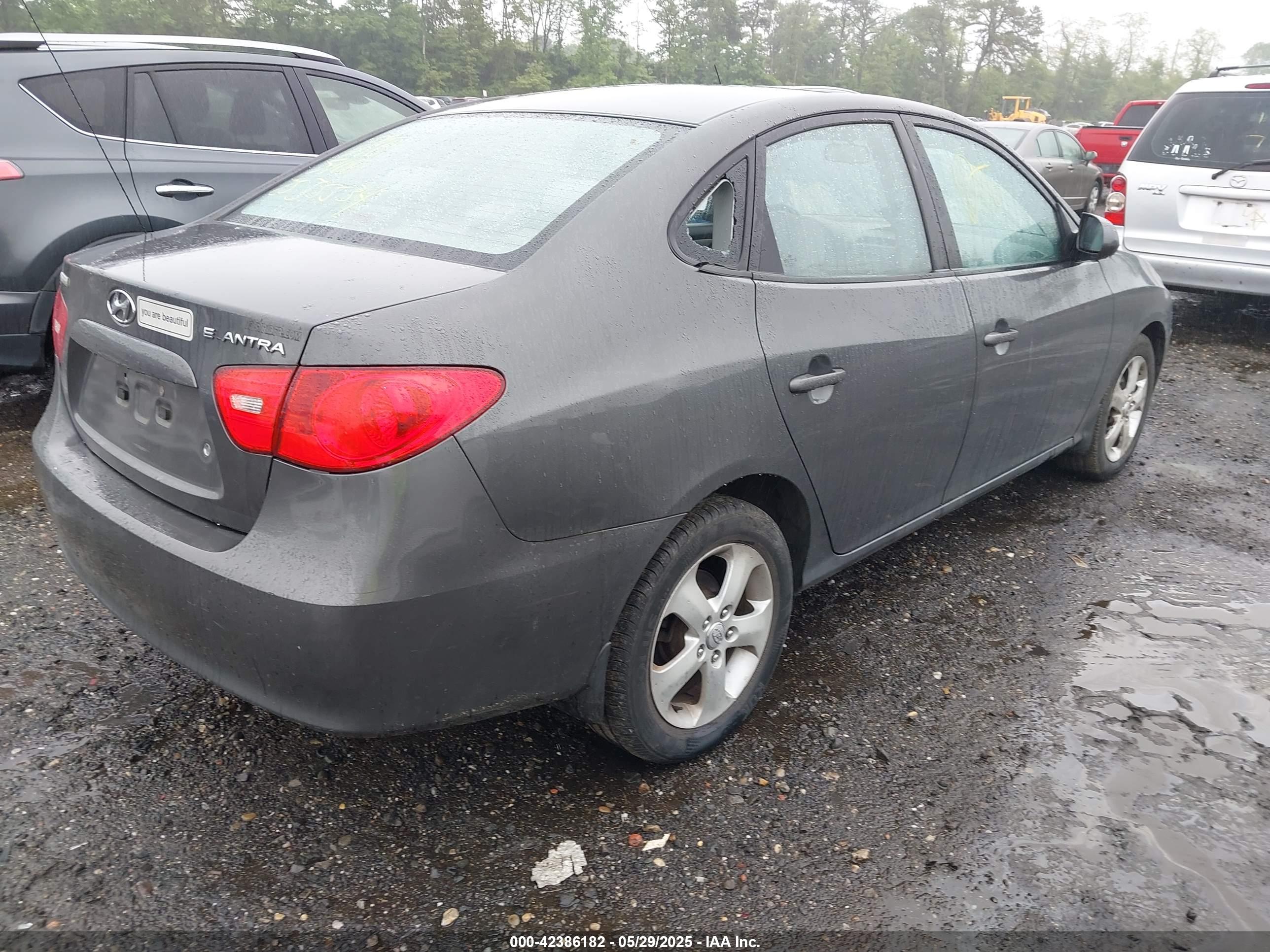 HYUNDAI ELANTRA image 4