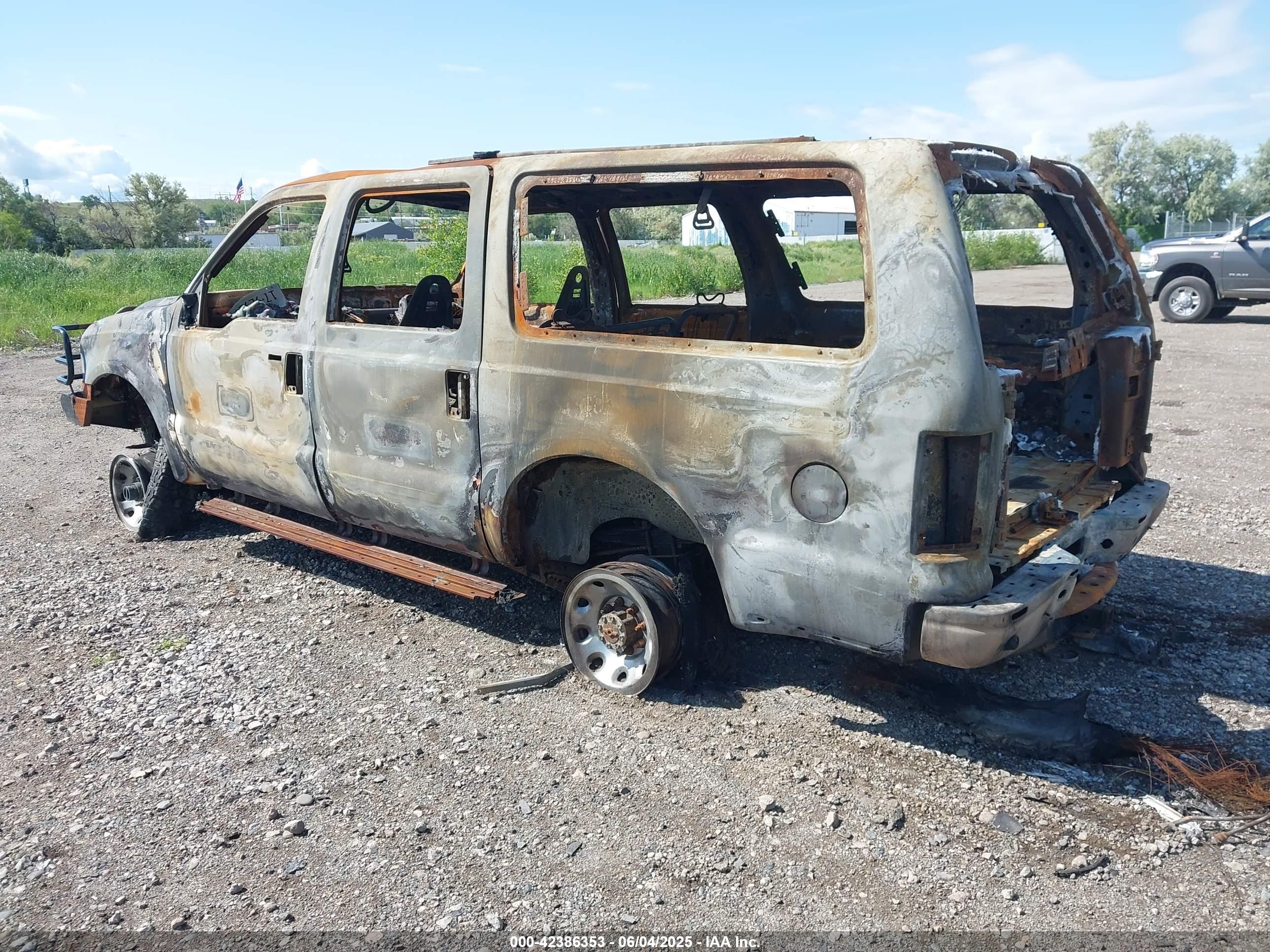 FORD EXCURSION image 3