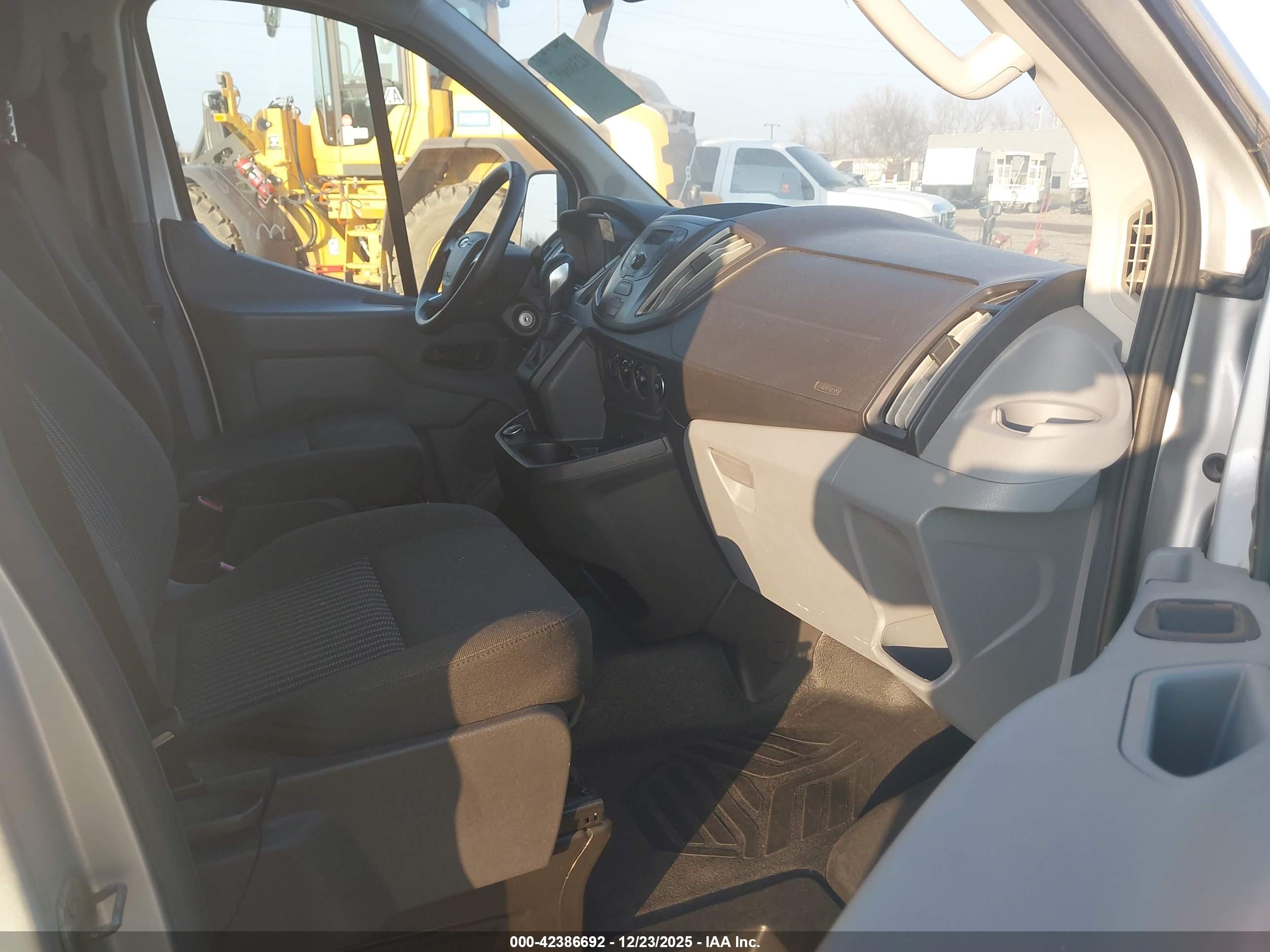 FORD TRANSIT-250 image 5