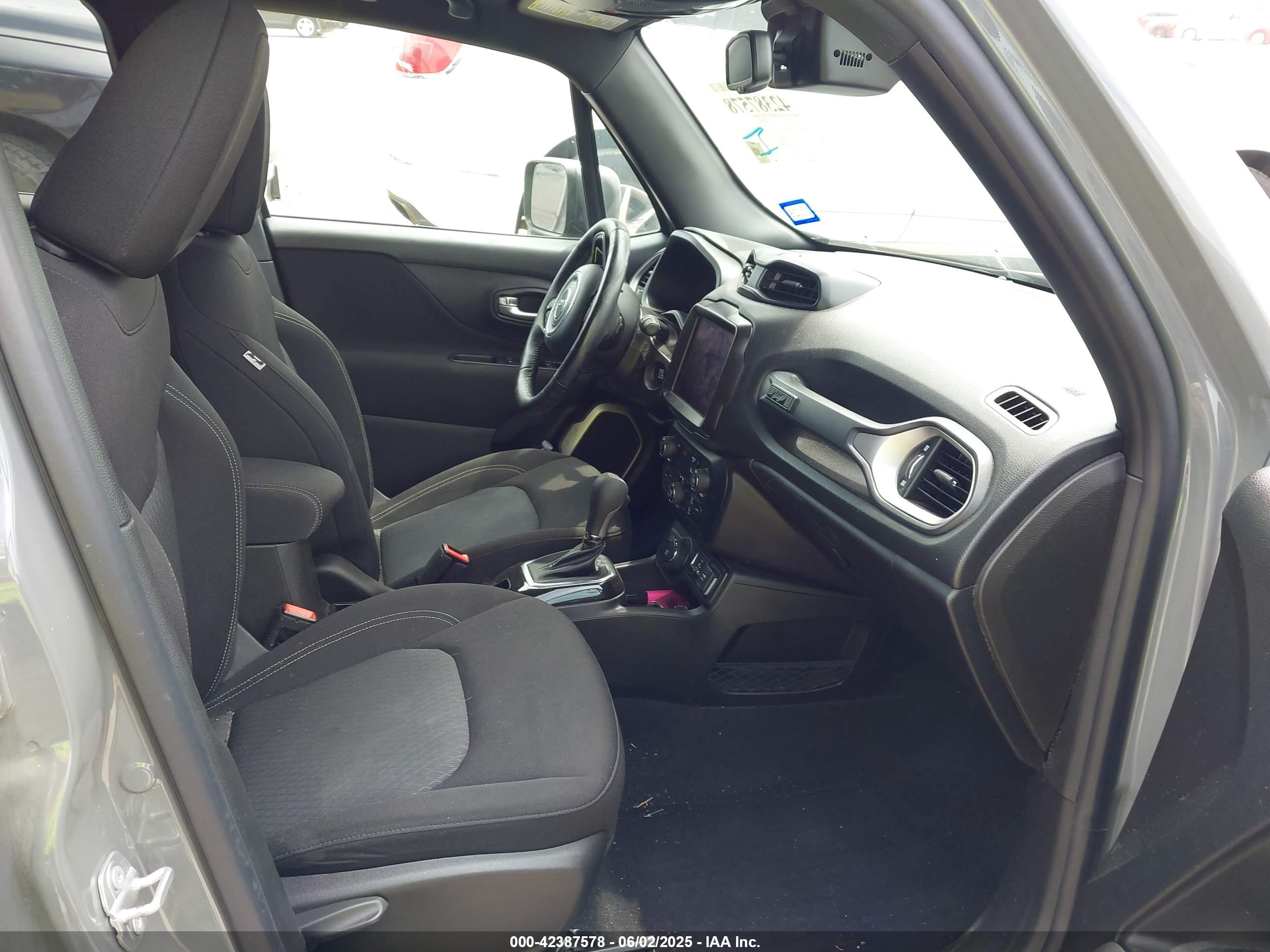 JEEP RENEGADE image 5