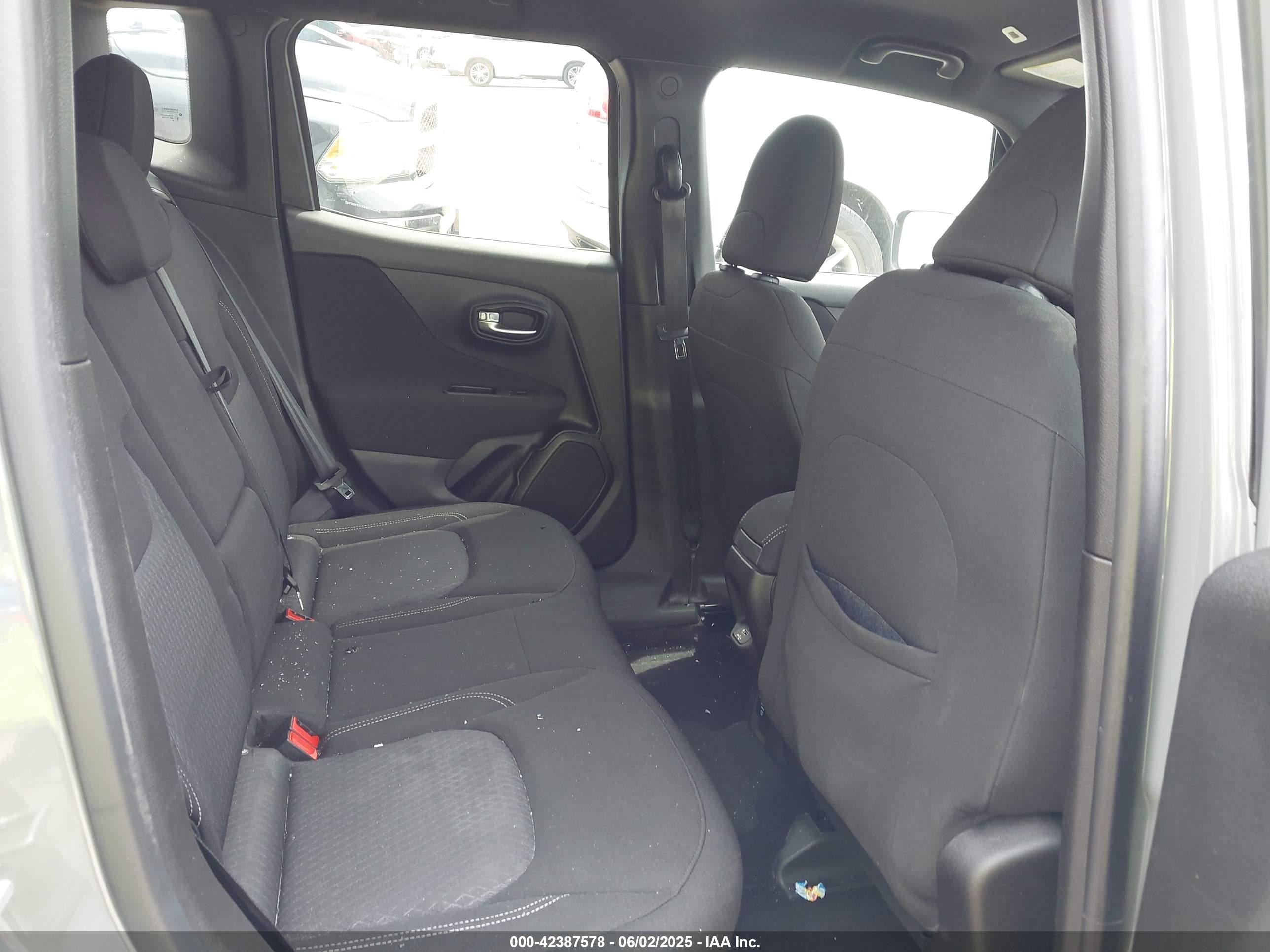 JEEP RENEGADE image 8