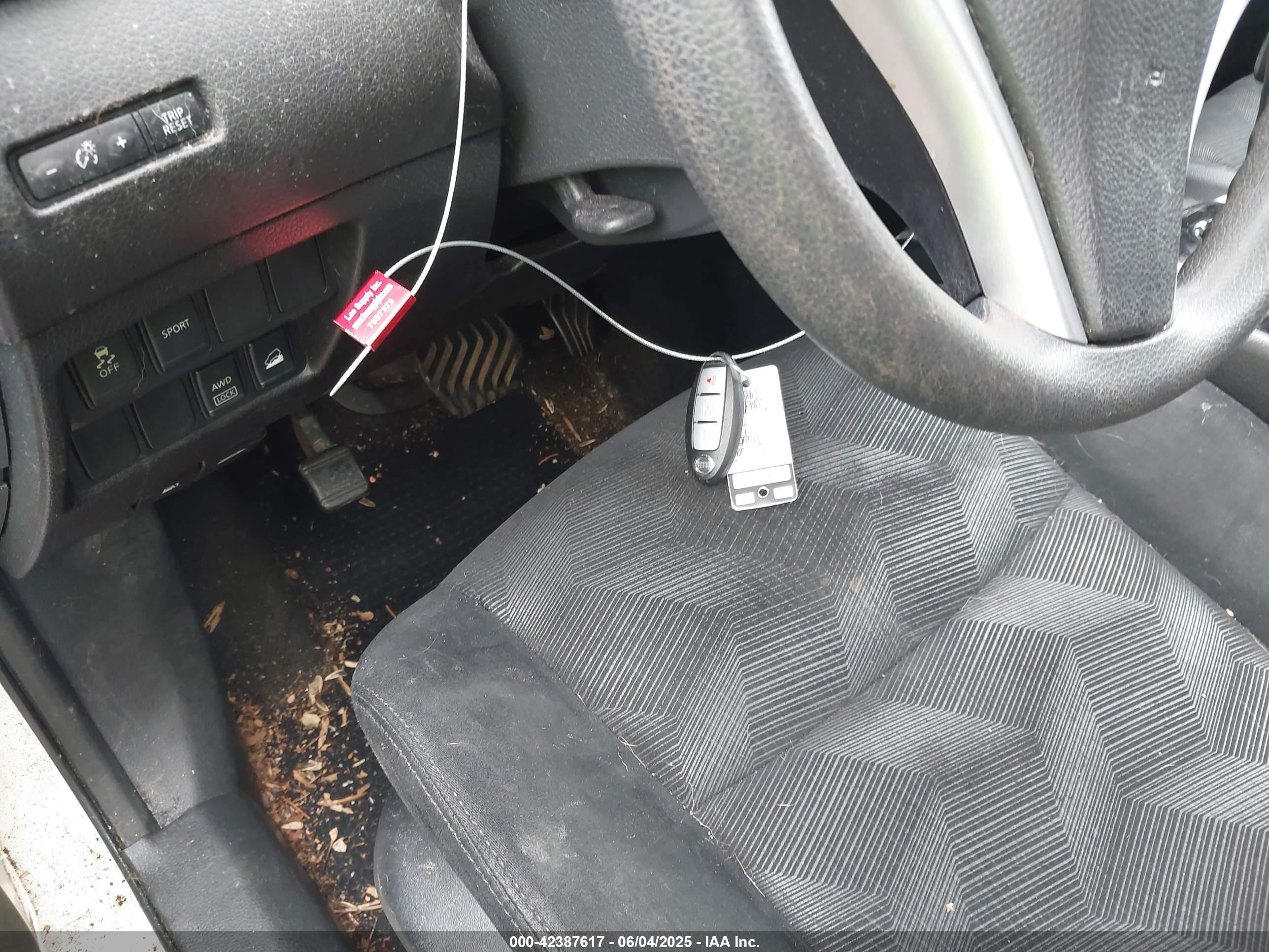 NISSAN ROGUE image 11