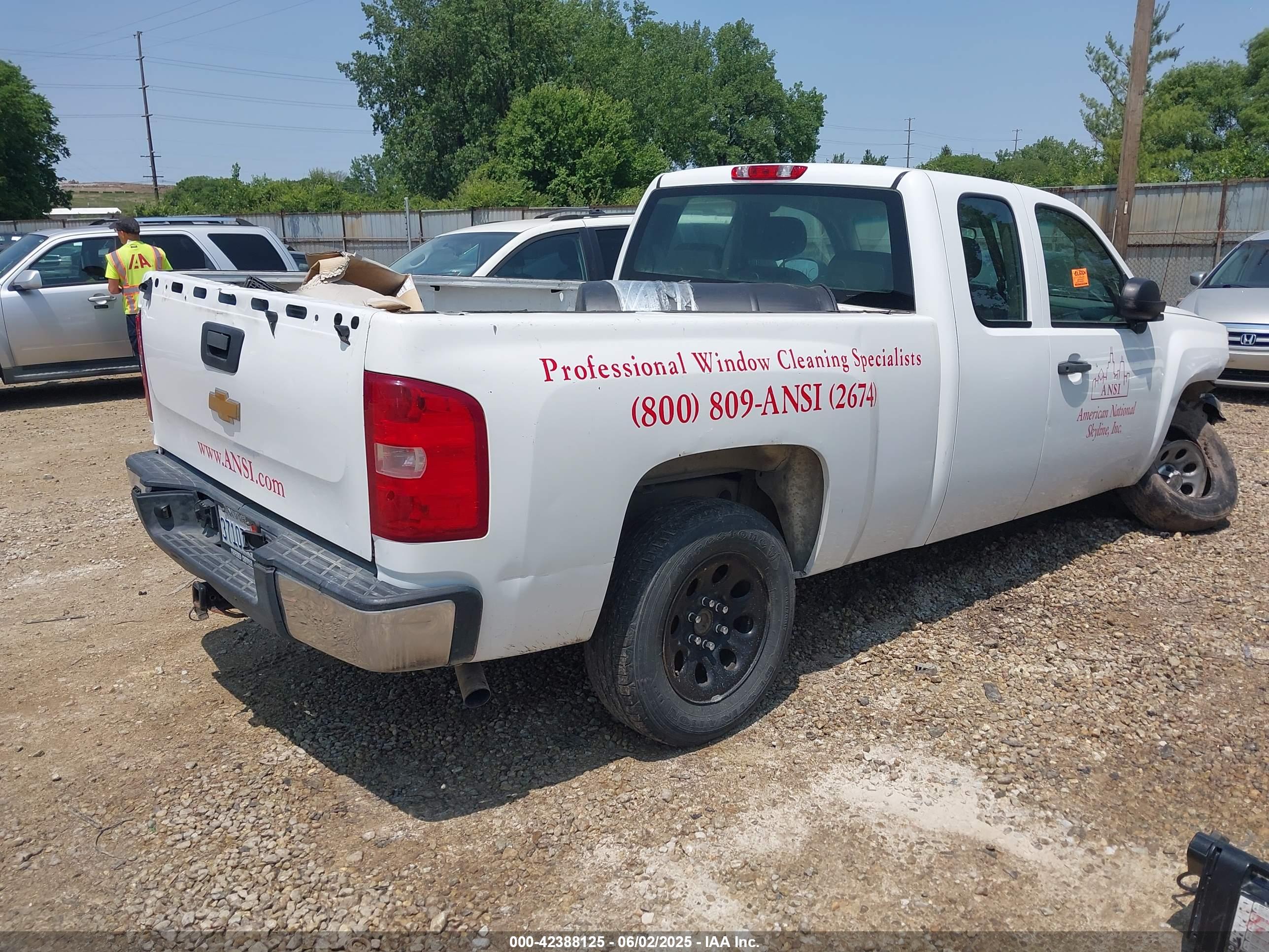 CHEVROLET SILVERADO image 4